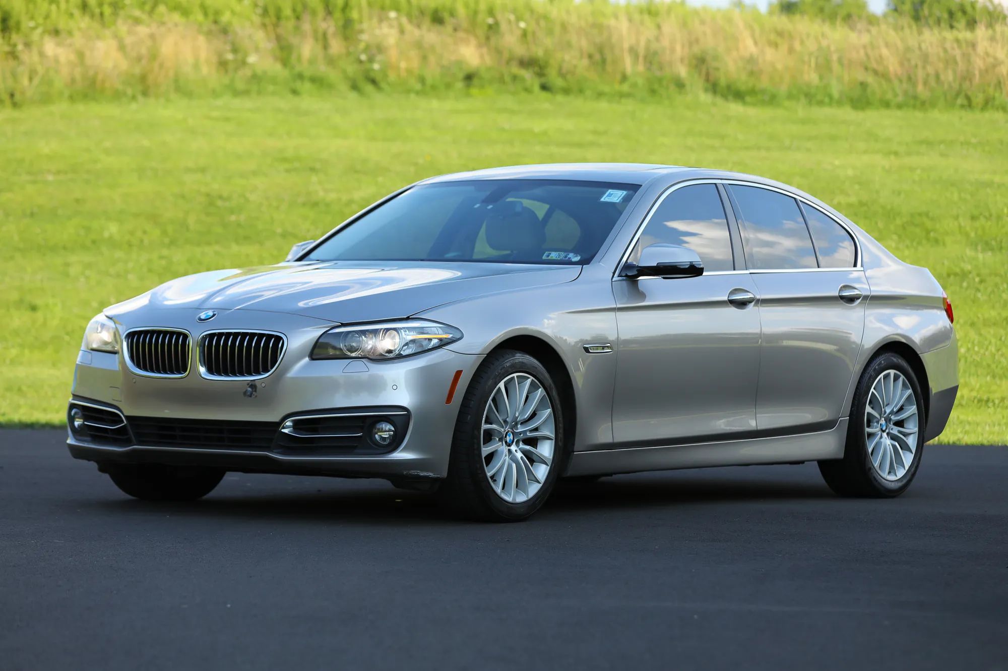 2016 BMW 5 Series — photo 9 of 18