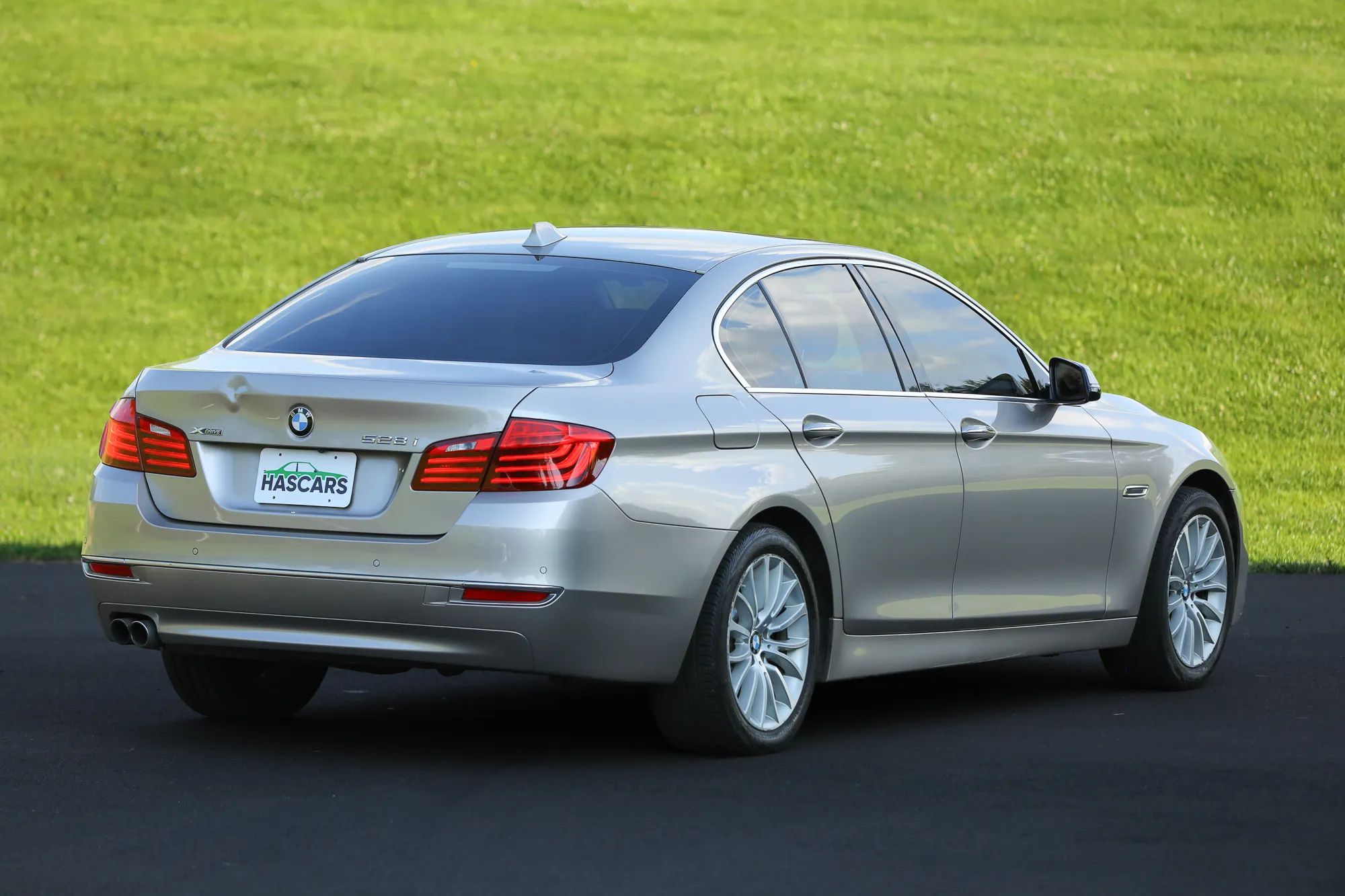 2016 BMW 5 Series — photo 11 of 18