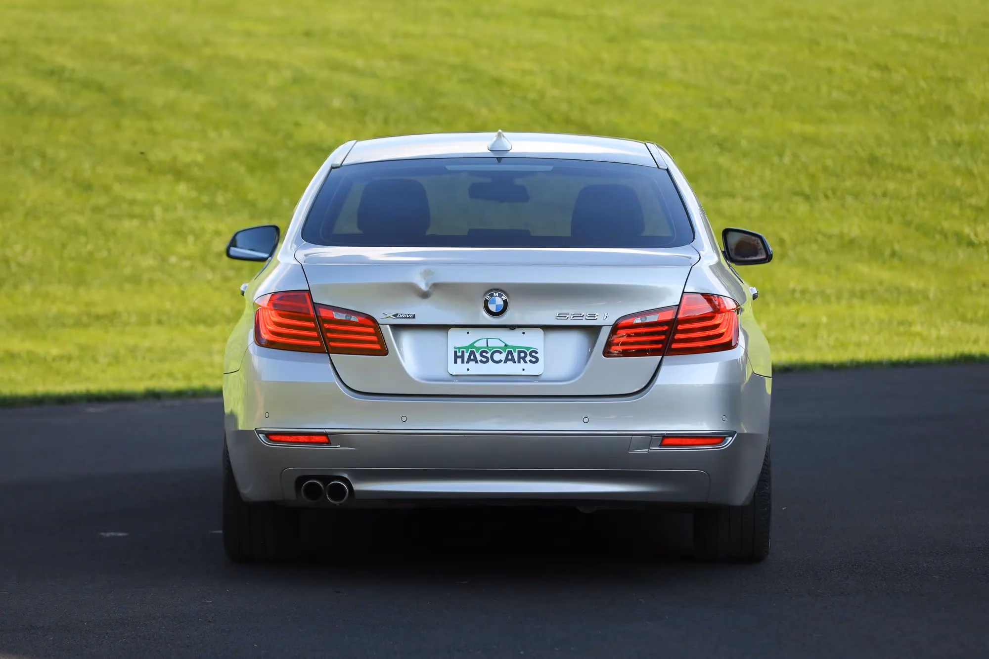 2016 BMW 5 Series 528i xDrive Sedan 4D — photo 10 of 18