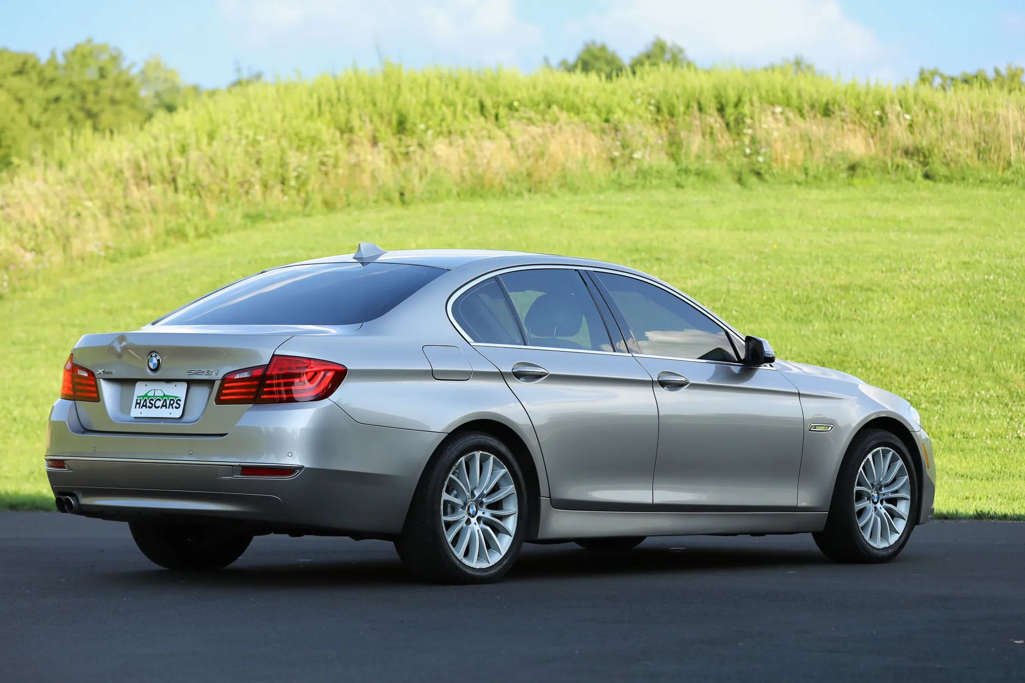 2016 BMW 5 Series — photo 14 of 18