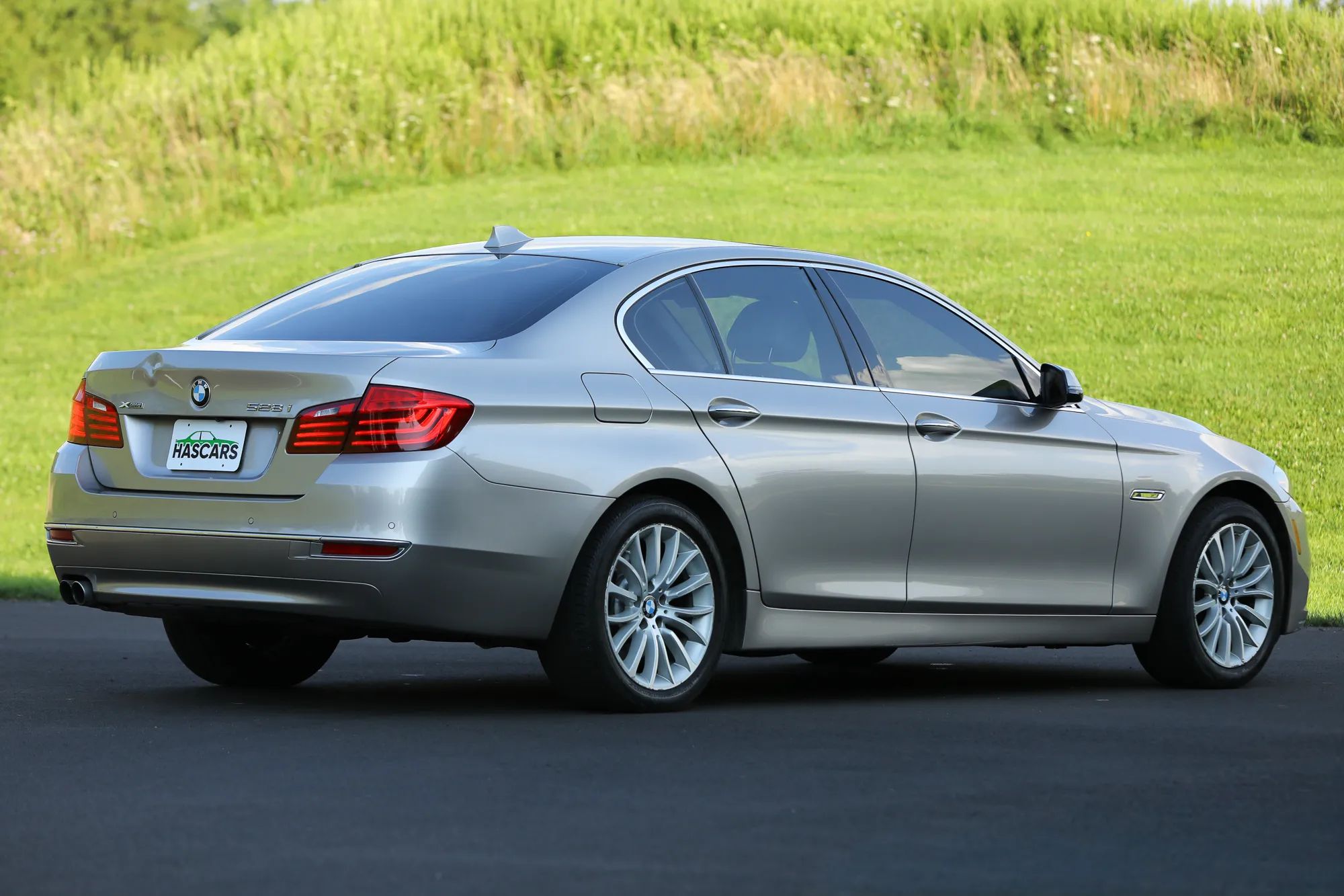 2016 BMW 5 Series — photo 13 of 18