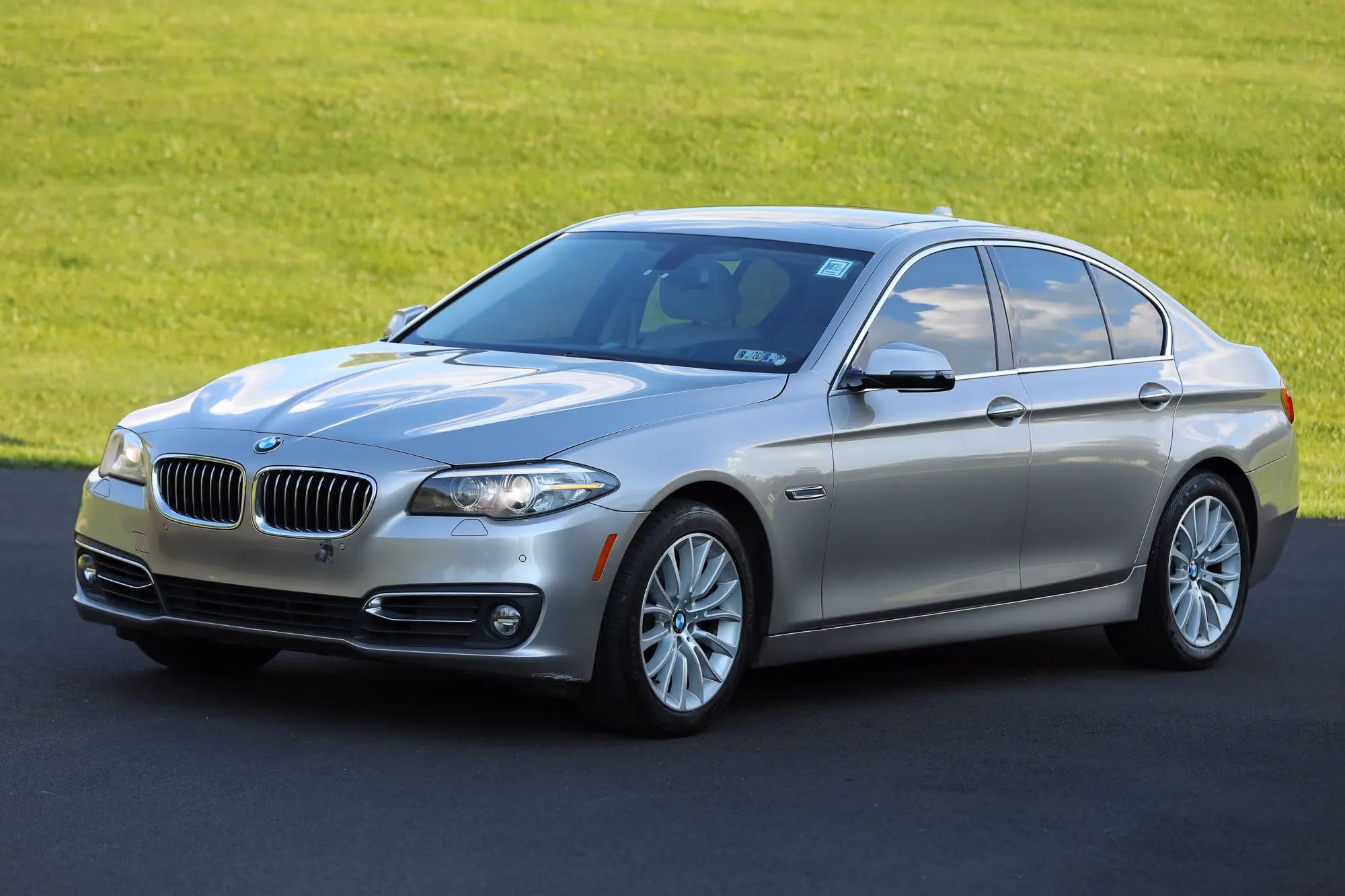 2016 BMW 5 Series 528i xDrive Sedan 4D — photo 8 of 18