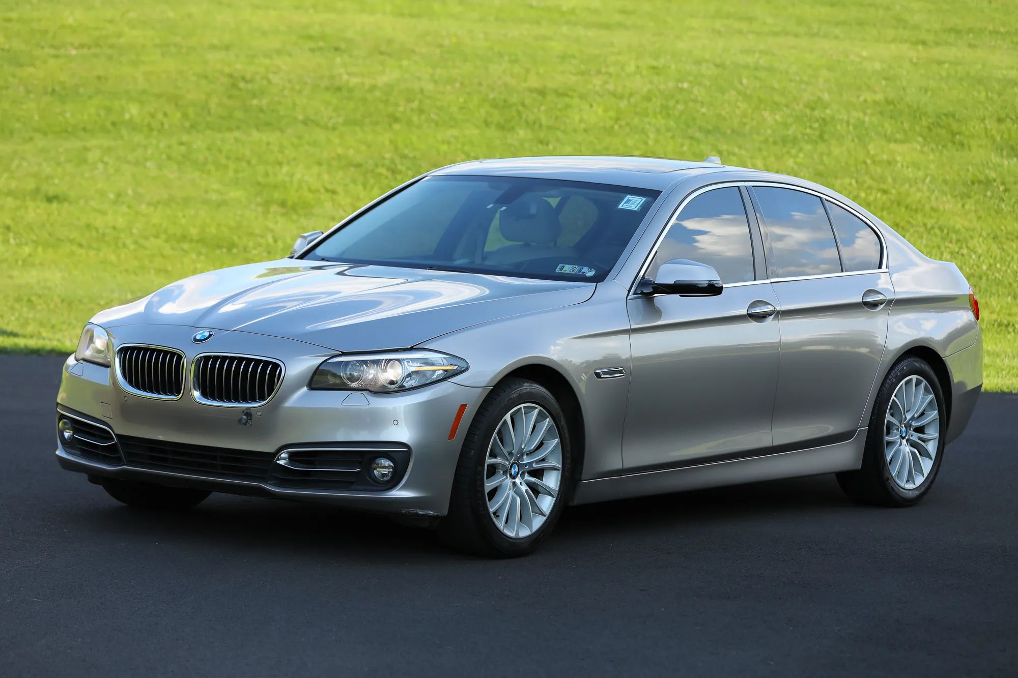 2016 BMW 5 Series — photo 8 of 18