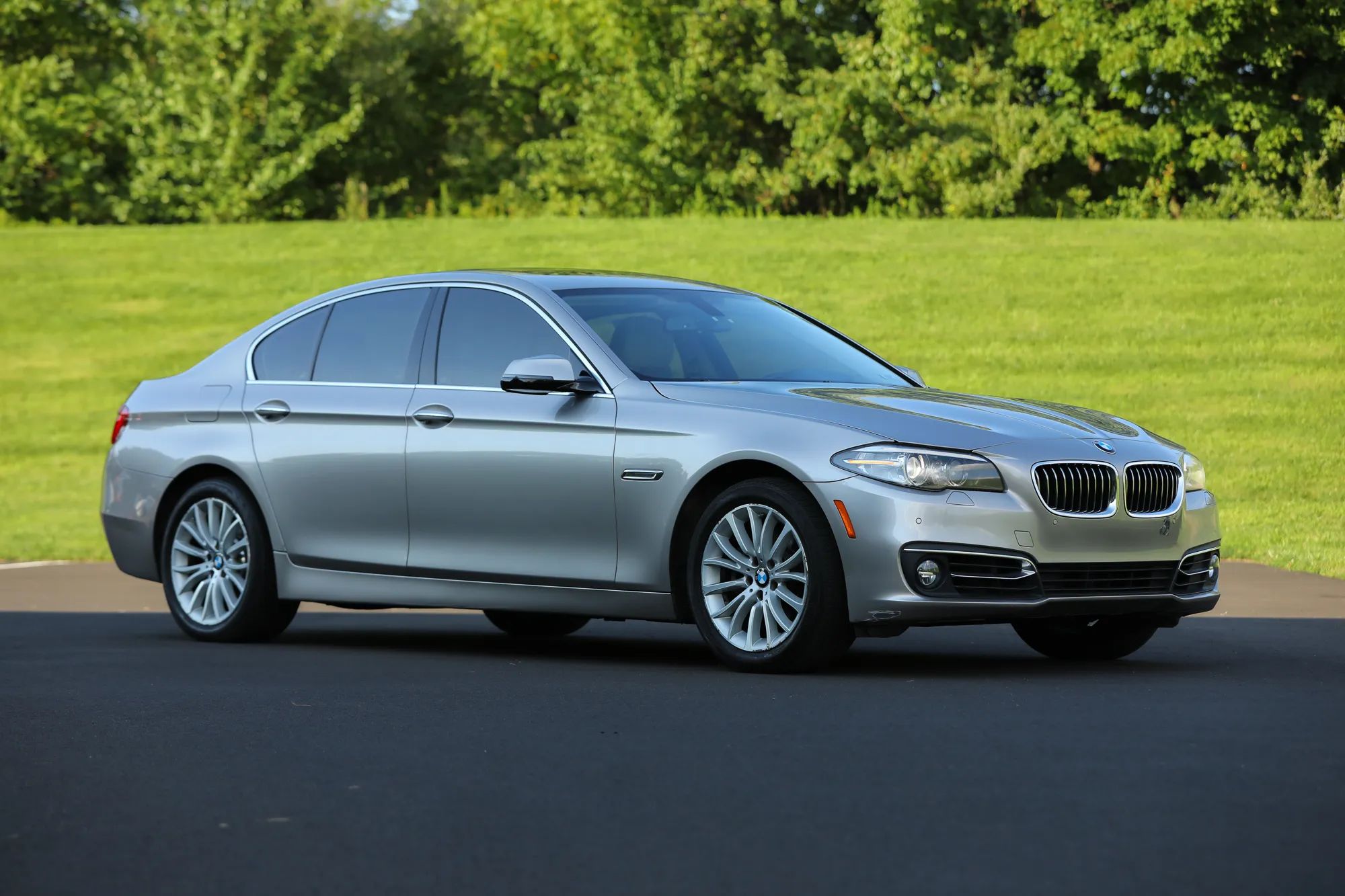 2016 BMW 5 Series — photo 17 of 18