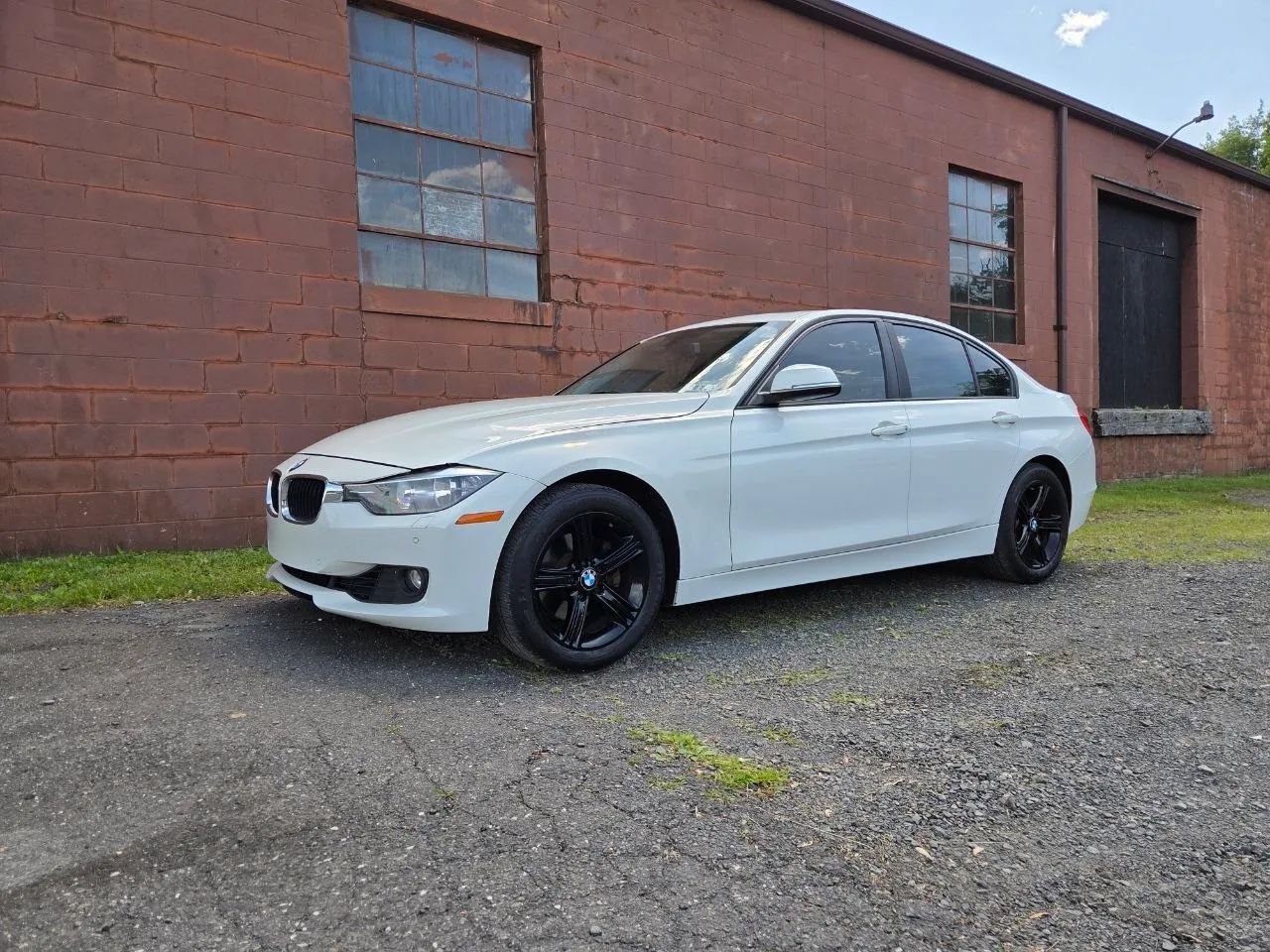 2015 BMW 3 Series 328i xDrive Sedan 4D — photo 1 of 60