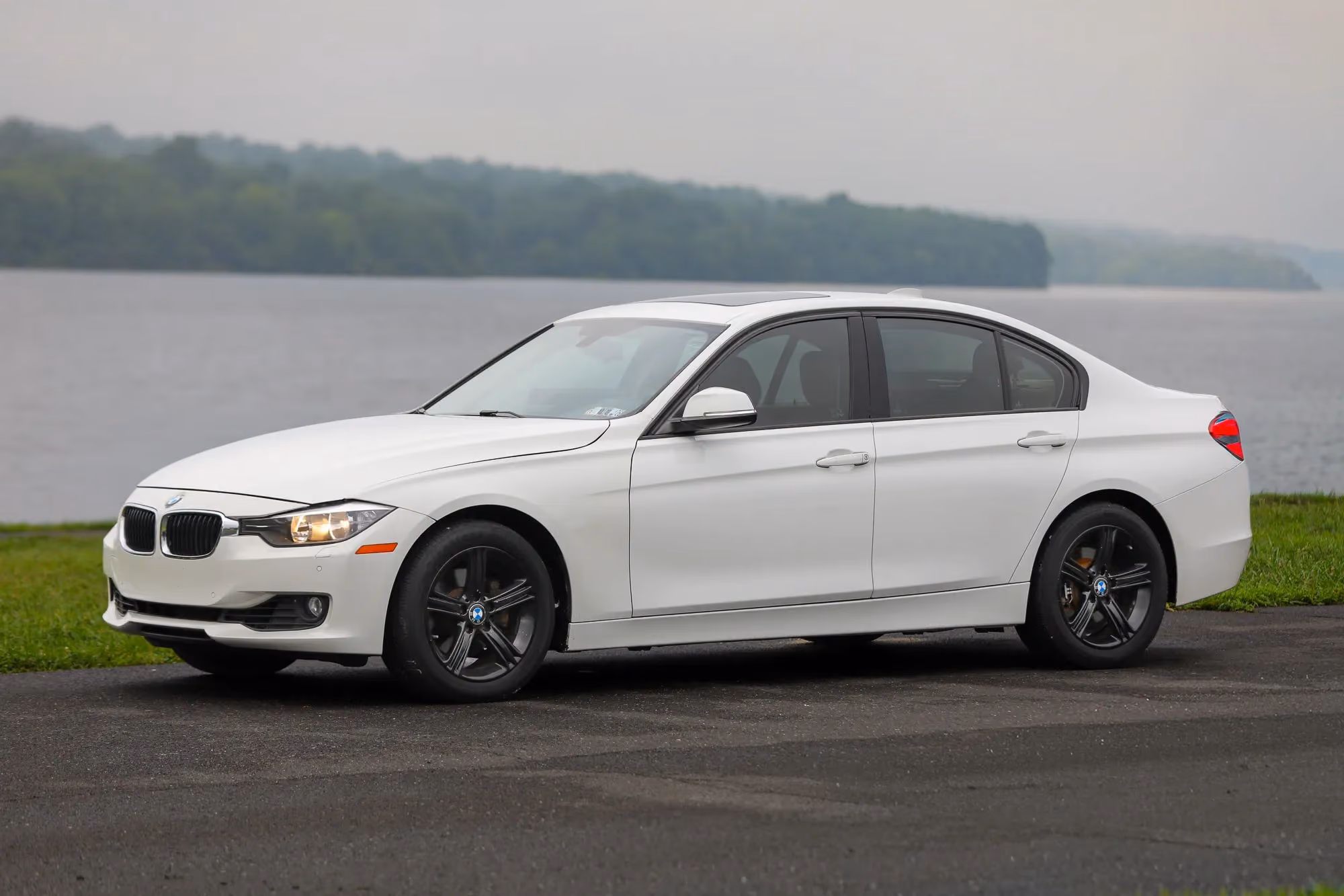 2015 BMW 3 Series 328i xDrive Sedan 4D — photo 32 of 60