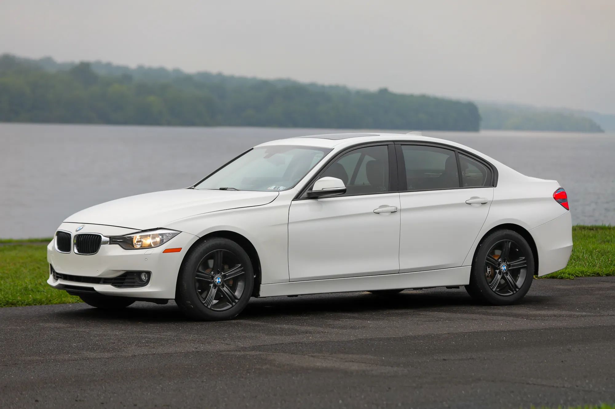 2015 BMW 3 Series 328i xDrive Sedan 4D — photo 32 of 60