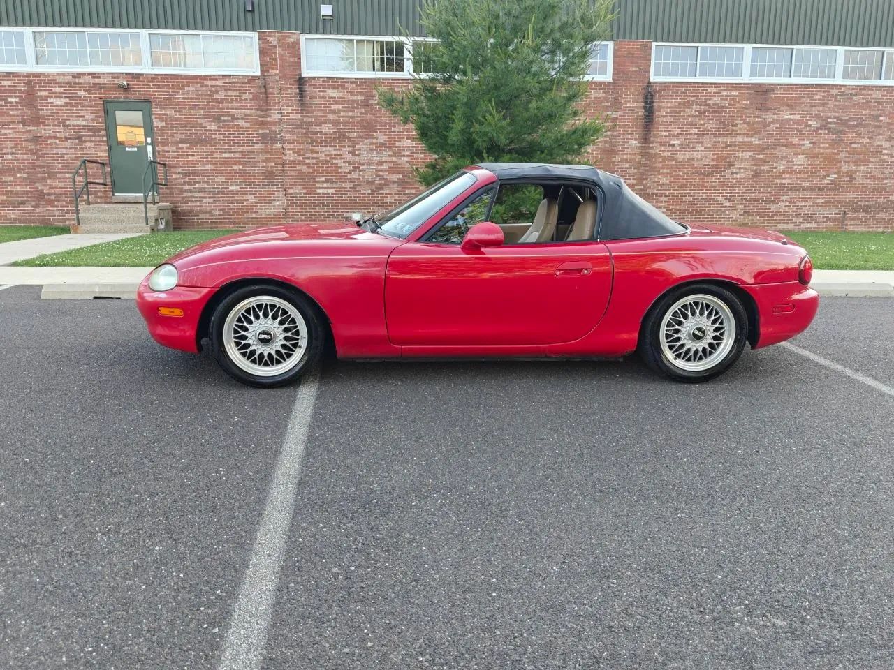 1999 MAZDA MX-5 Miata Convertible 2D — photo 3 of 52