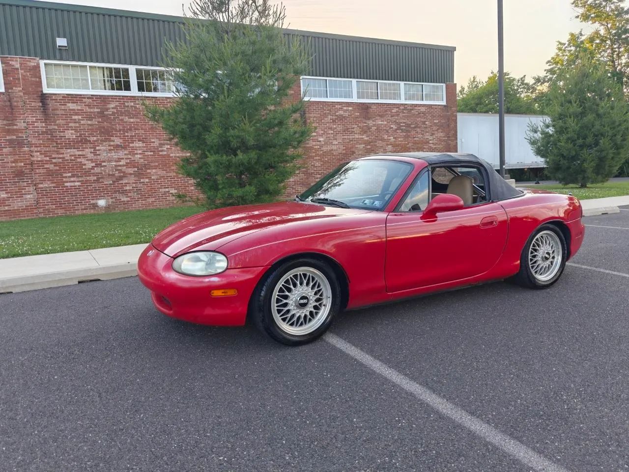 1999 MAZDA MX-5 Miata Convertible 2D — photo 1 of 52
