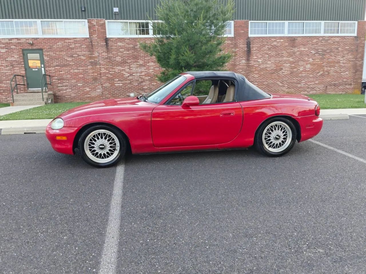 1999 MAZDA MX-5 Miata Convertible 2D — photo 5 of 52