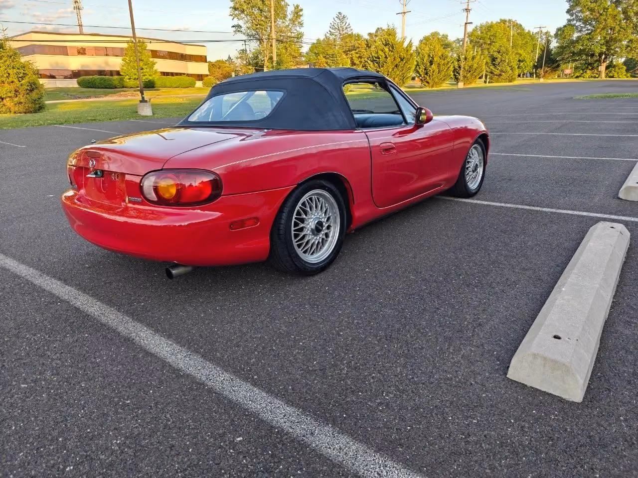 1999 MAZDA MX-5 Miata Convertible 2D — photo 7 of 52