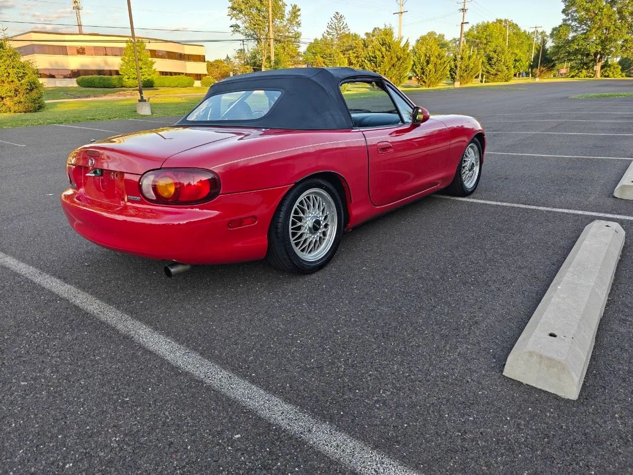 1999 MAZDA MX-5 Miata Convertible 2D — photo 7 of 52
