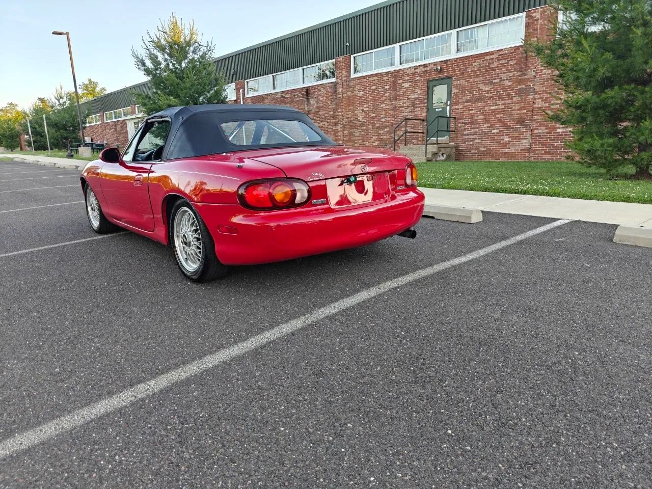 1999 MAZDA MX-5 Miata Convertible 2D — photo 6 of 52