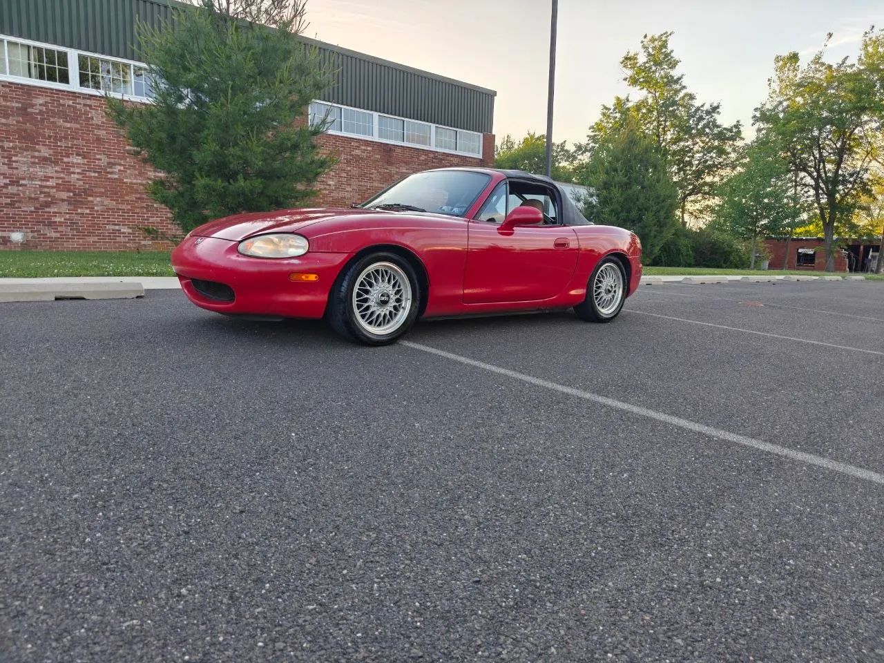 1999 MAZDA MX-5 Miata Convertible 2D — photo 10 of 52