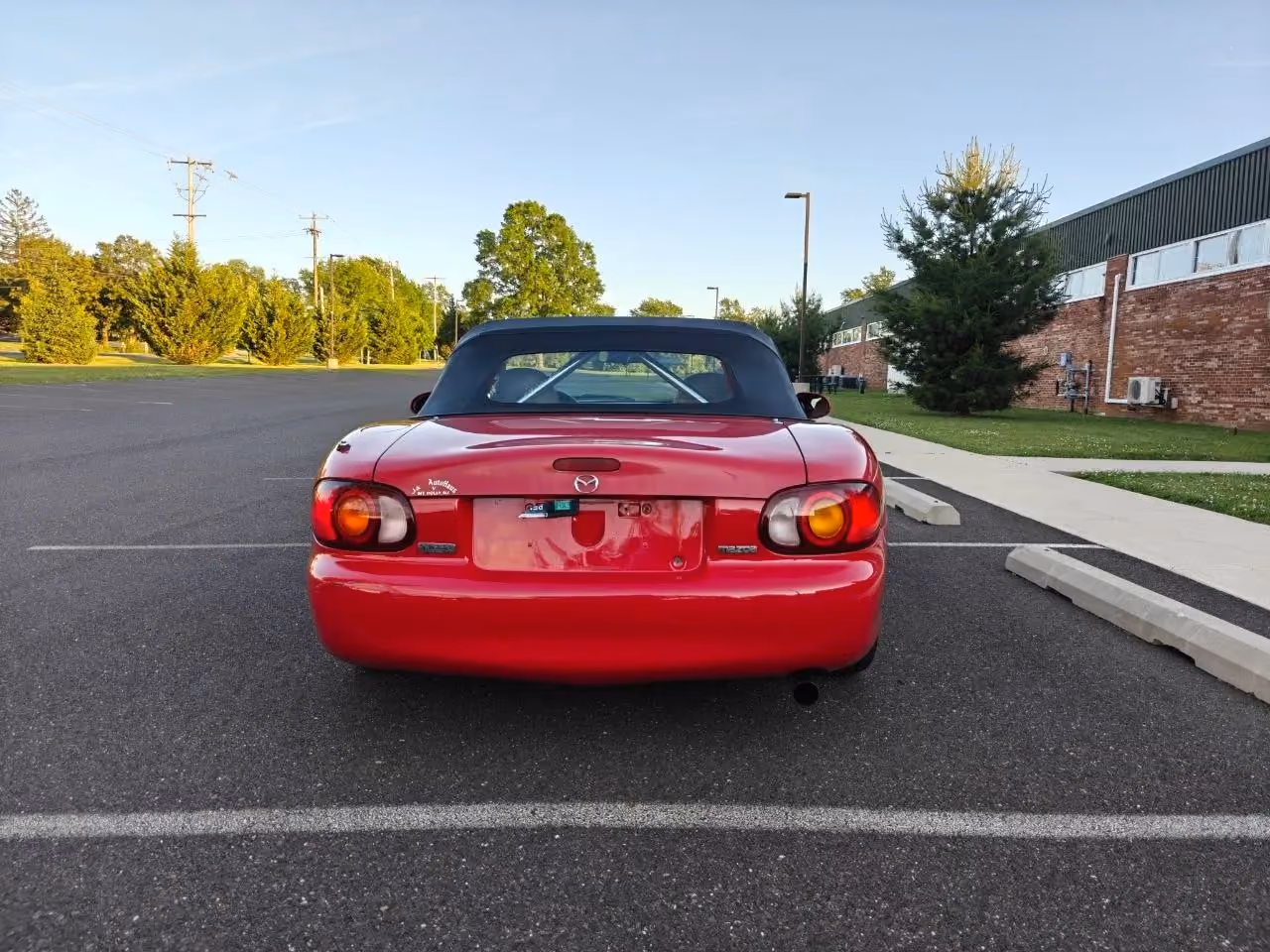 1999 MAZDA MX-5 Miata Convertible 2D — photo 9 of 52