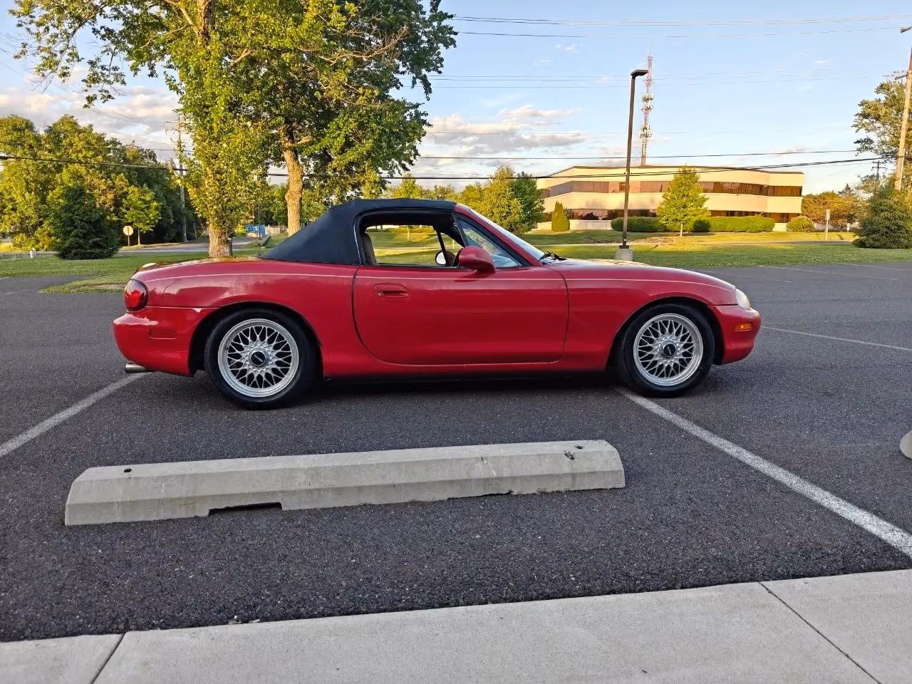 1999 MAZDA MX-5 Miata Convertible 2D — photo 13 of 52