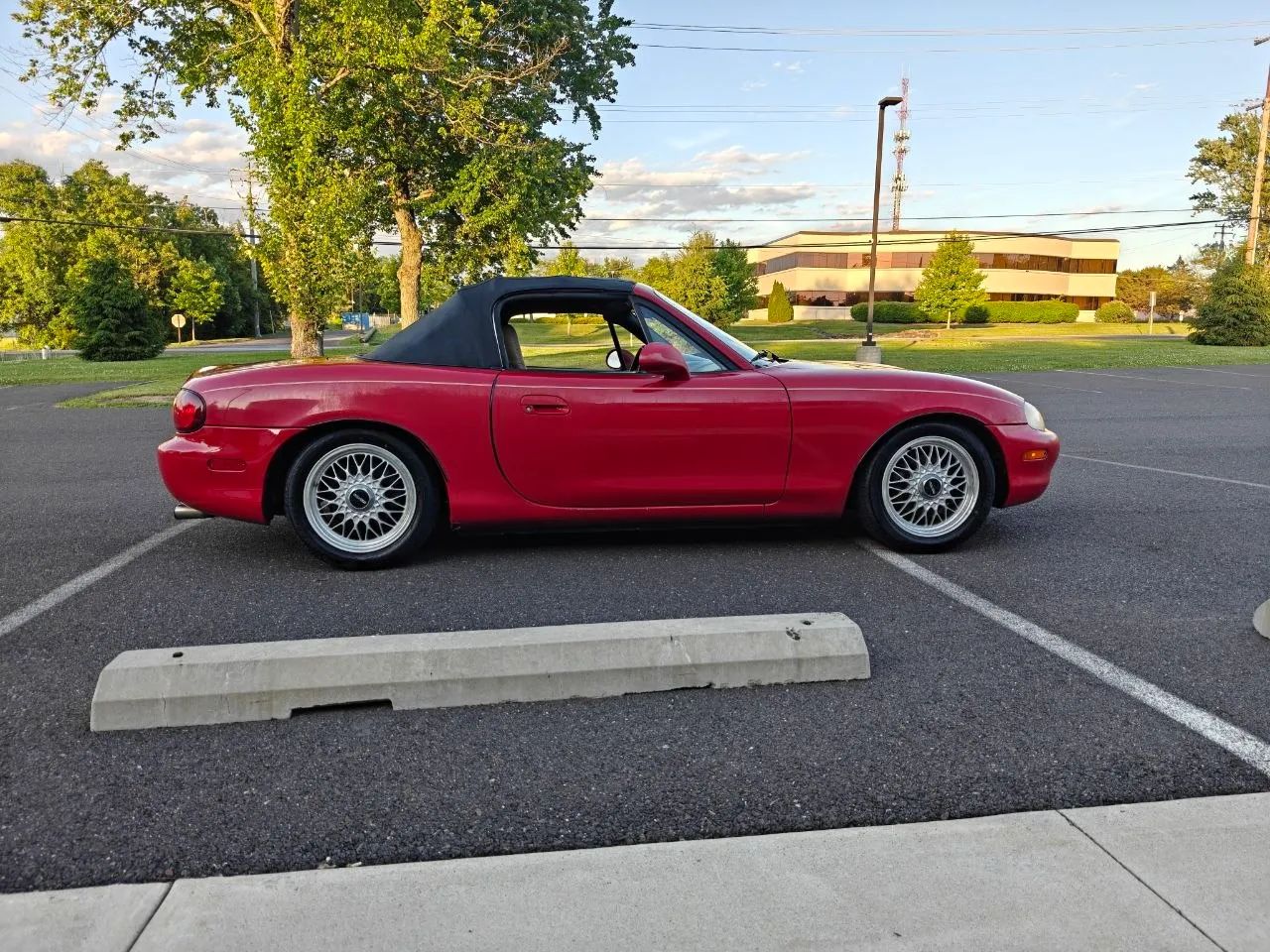 1999 MAZDA MX-5 Miata Convertible 2D — photo 13 of 52