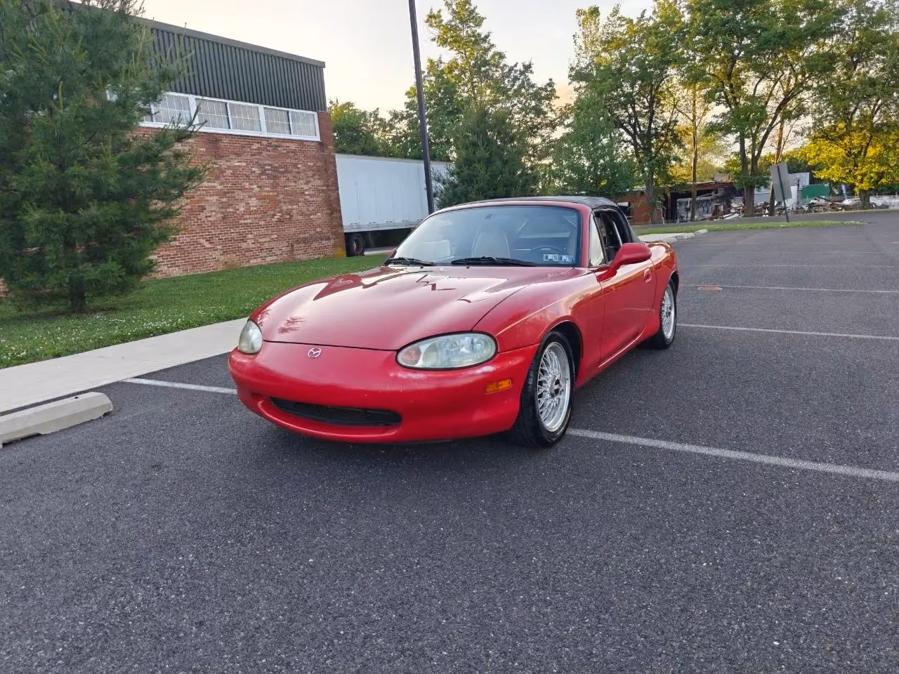 1999 MAZDA MX-5 Miata Convertible 2D — photo 14 of 52