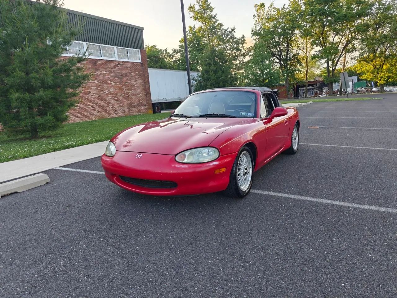 1999 MAZDA MX-5 Miata Convertible 2D — photo 14 of 52