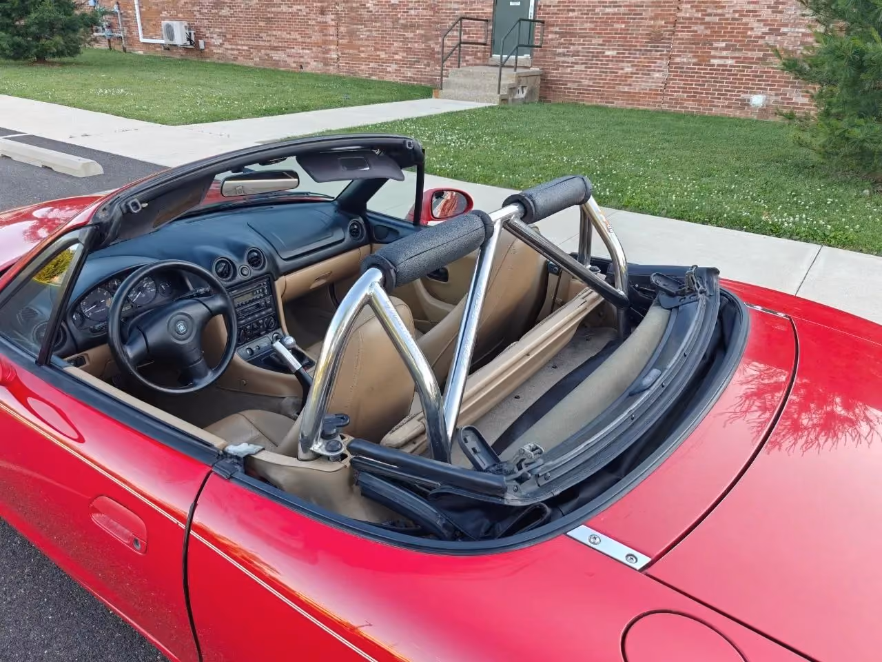 1999 MAZDA MX-5 Miata Convertible 2D — photo 22 of 52