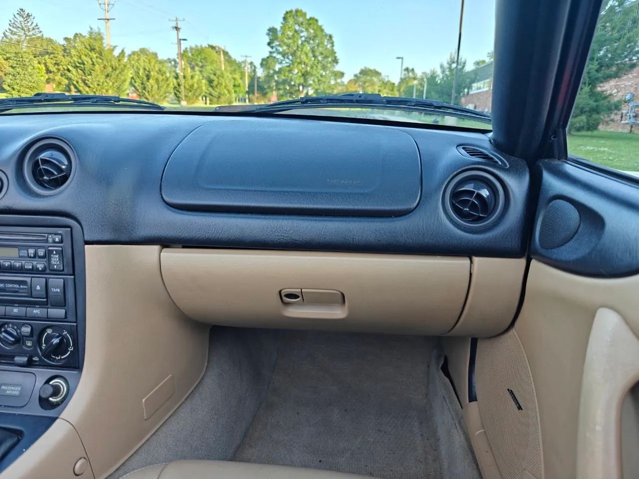 1999 MAZDA MX-5 Miata Convertible 2D — photo 26 of 52