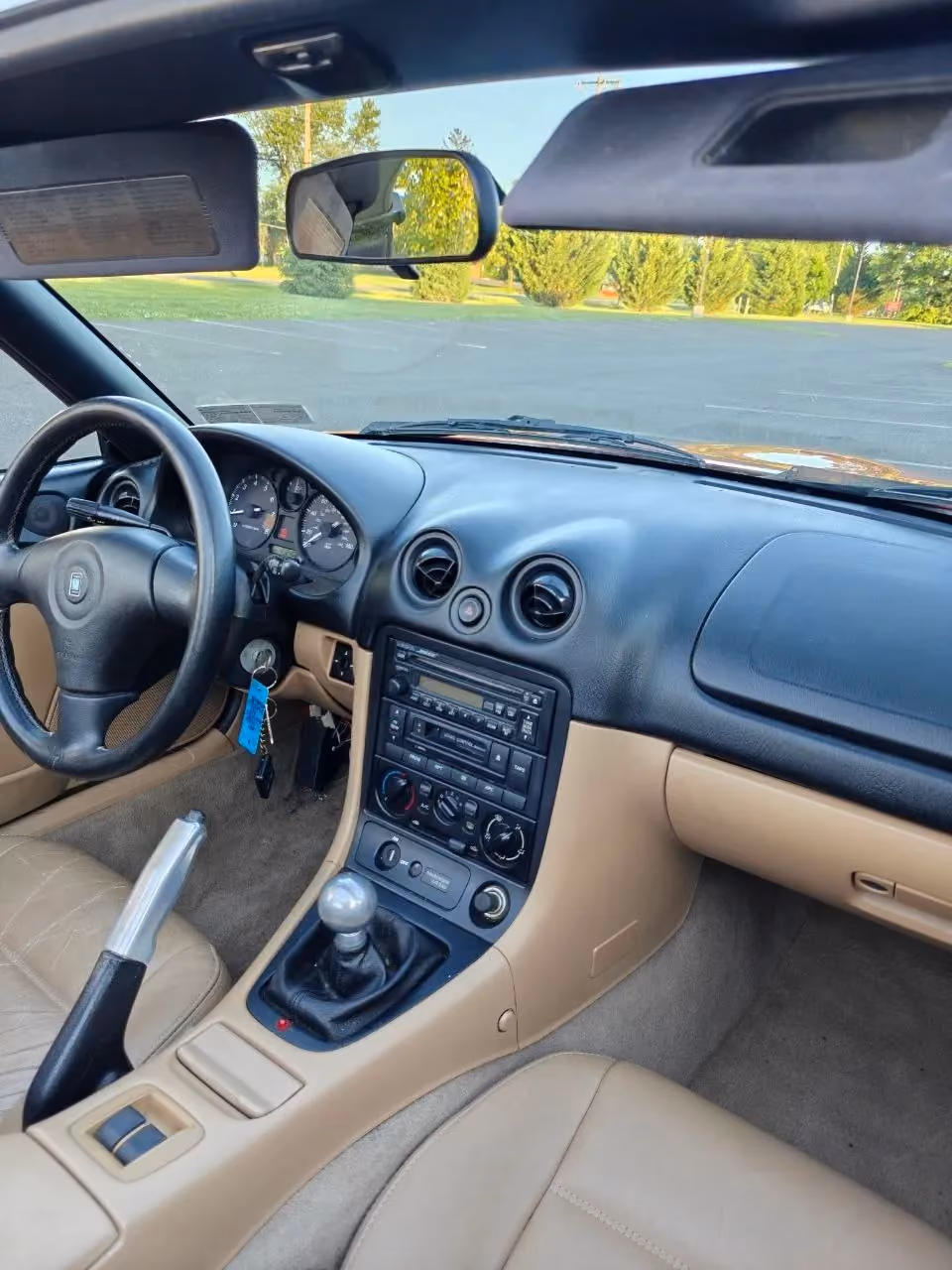 1999 MAZDA MX-5 Miata Convertible 2D — photo 27 of 52