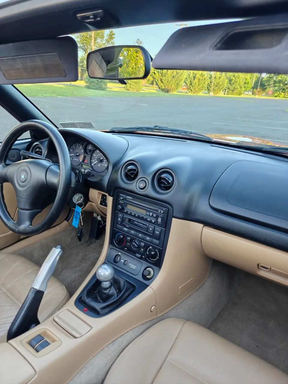 1999 MAZDA MX-5 Miata Convertible 2D — photo 27 of 52