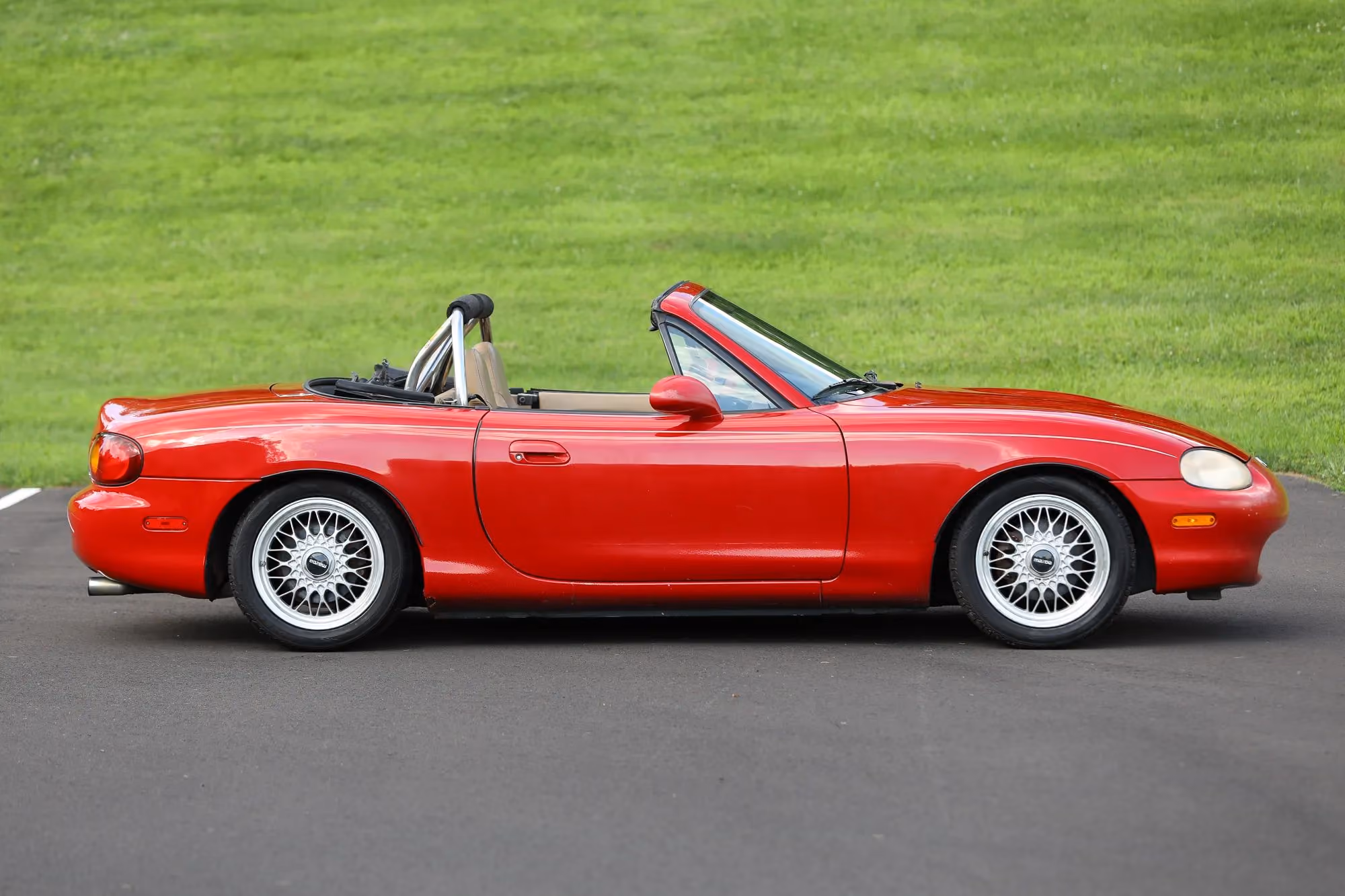 1999 MAZDA MX-5 Miata Convertible 2D — photo 29 of 52