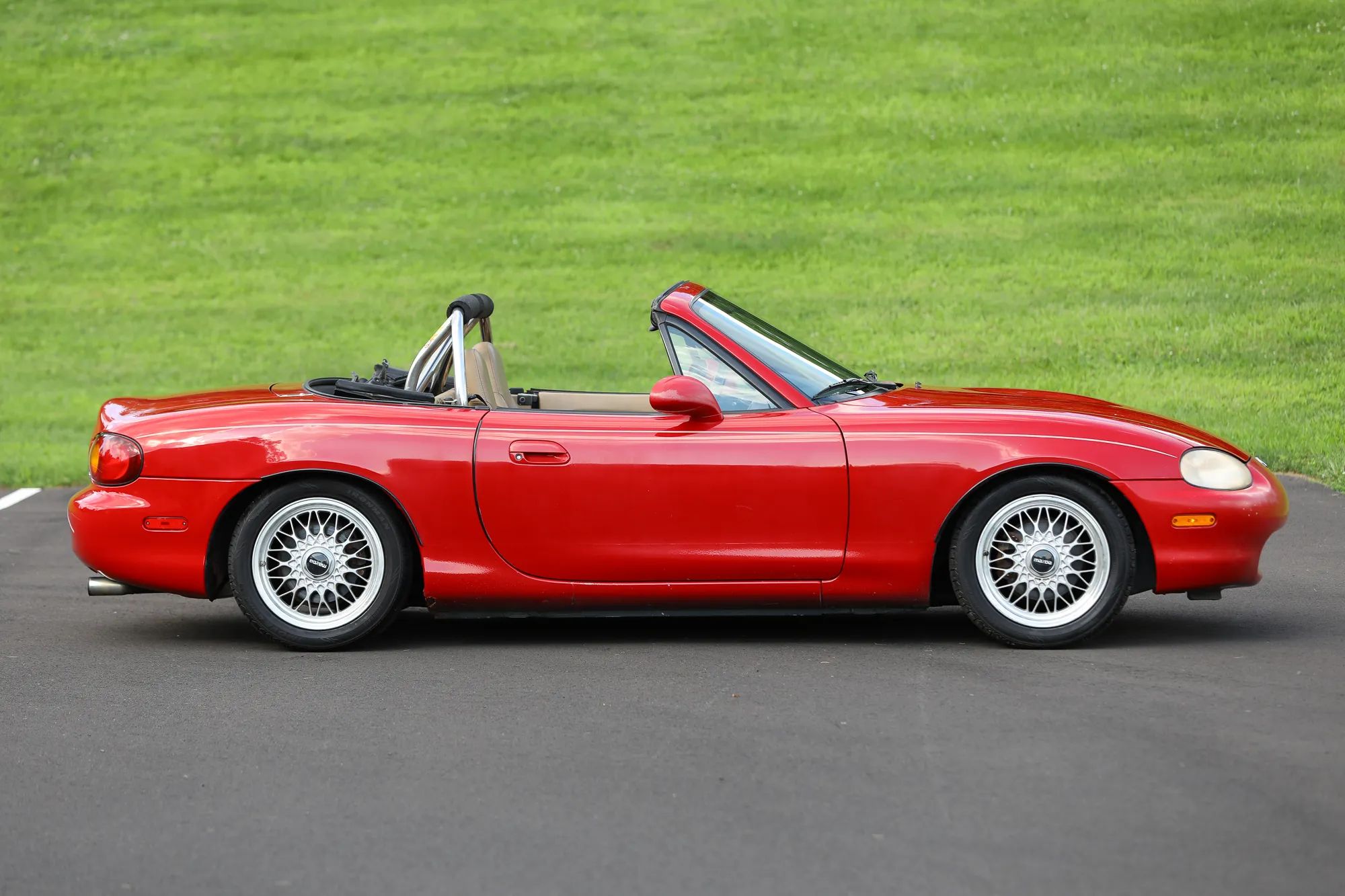 1999 MAZDA MX-5 Miata Convertible 2D — photo 29 of 52