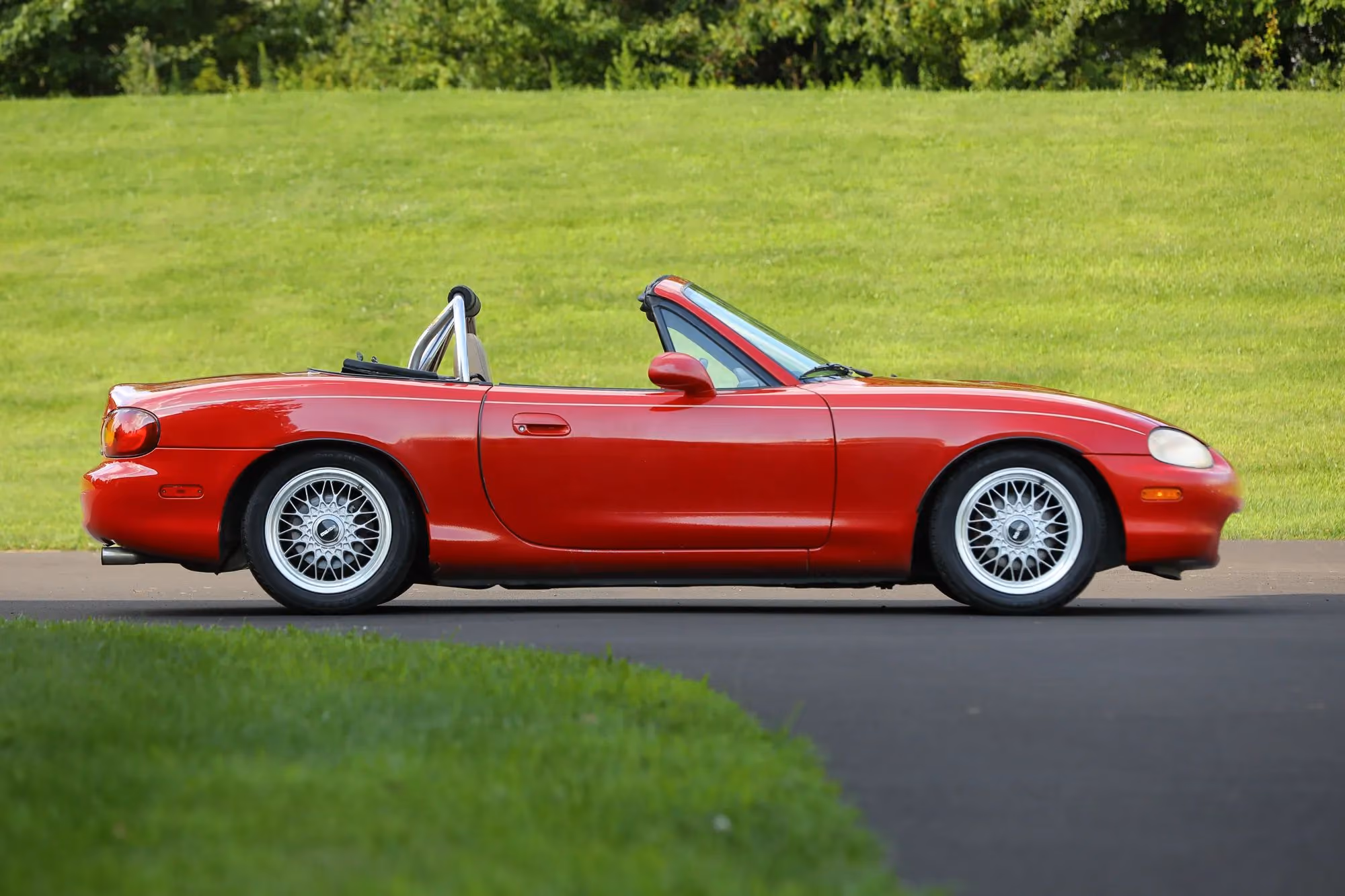 1999 MAZDA MX-5 Miata Convertible 2D — photo 32 of 52