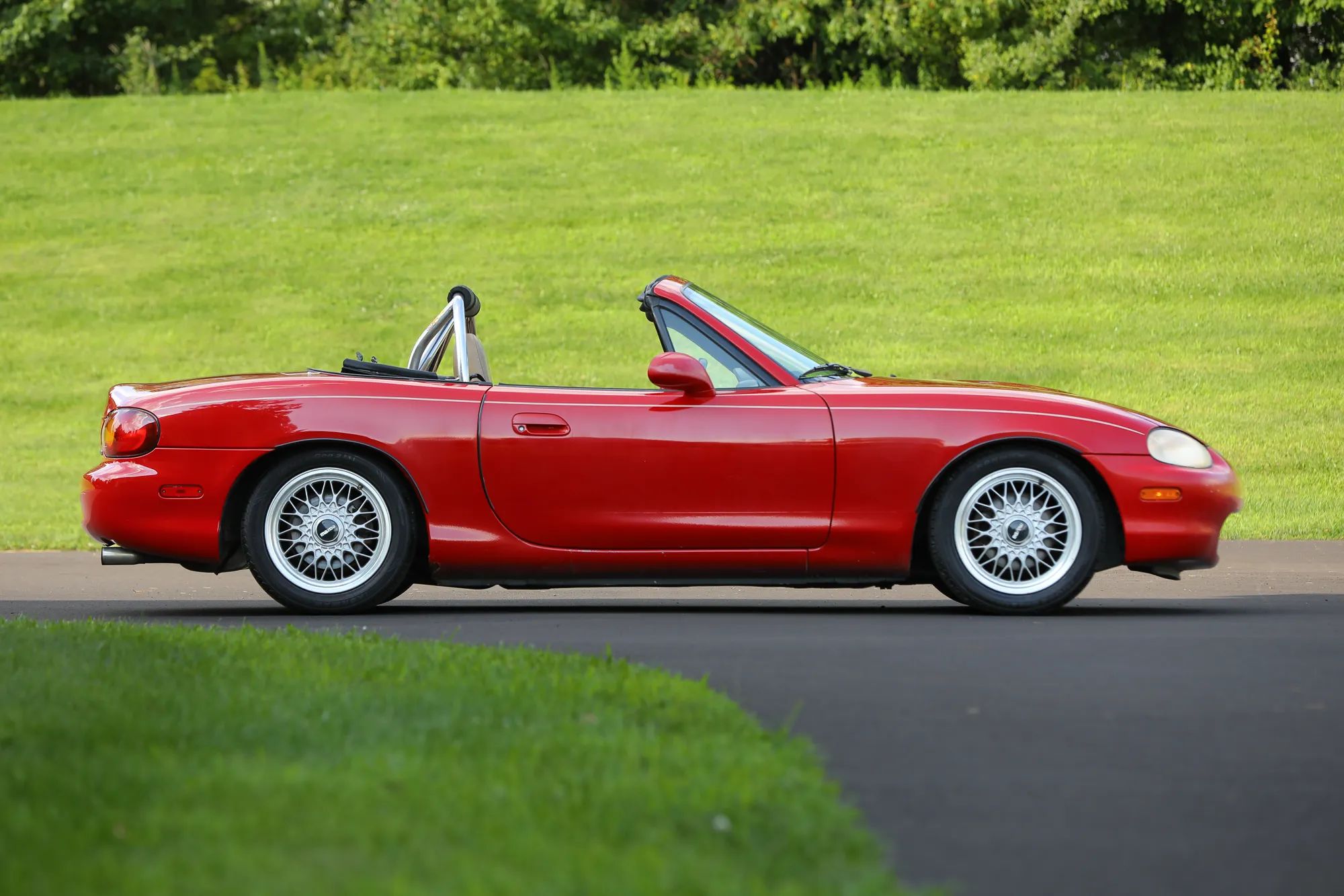 1999 MAZDA MX-5 Miata Convertible 2D — photo 32 of 52