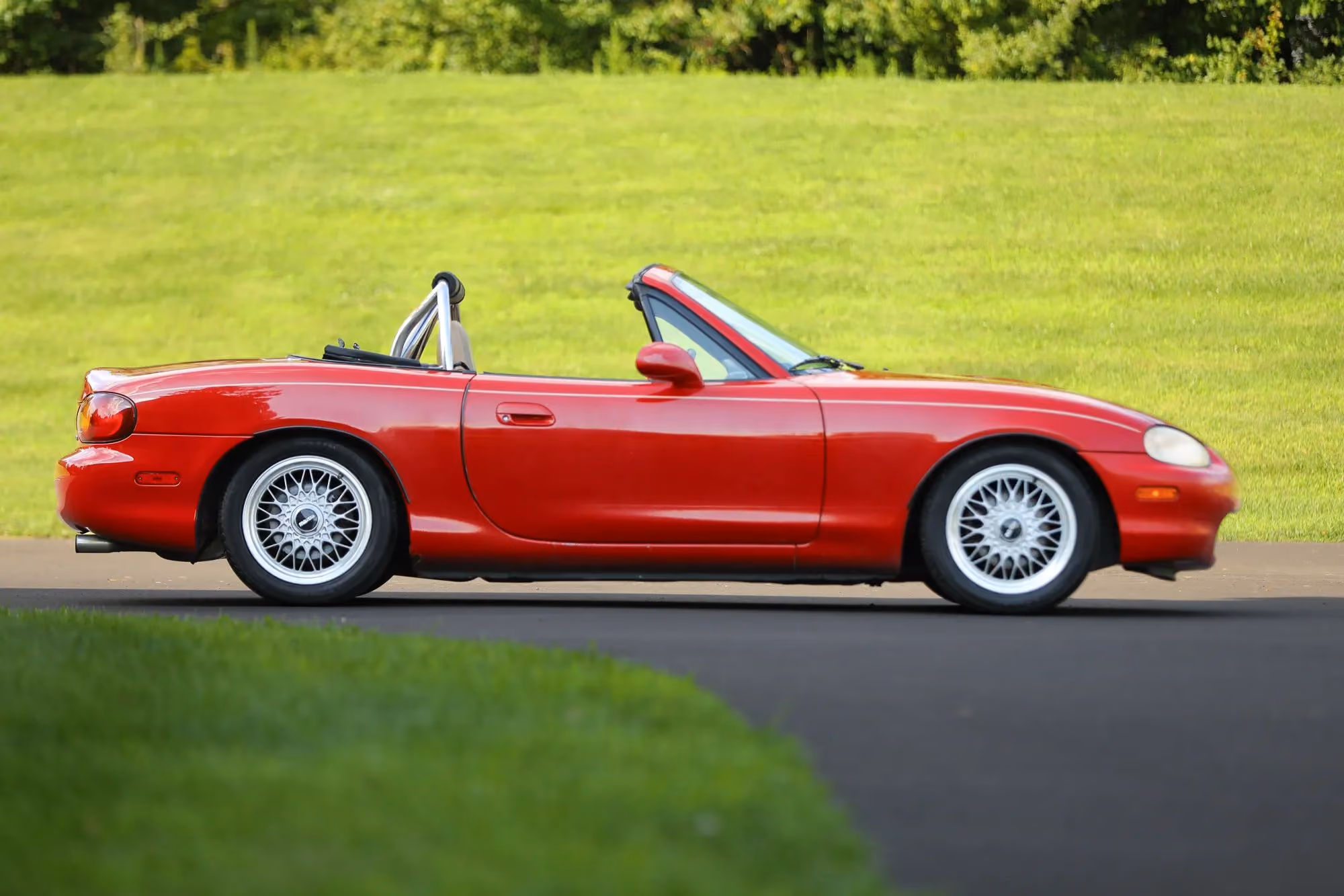 1999 MAZDA MX-5 Miata Convertible 2D — photo 33 of 52