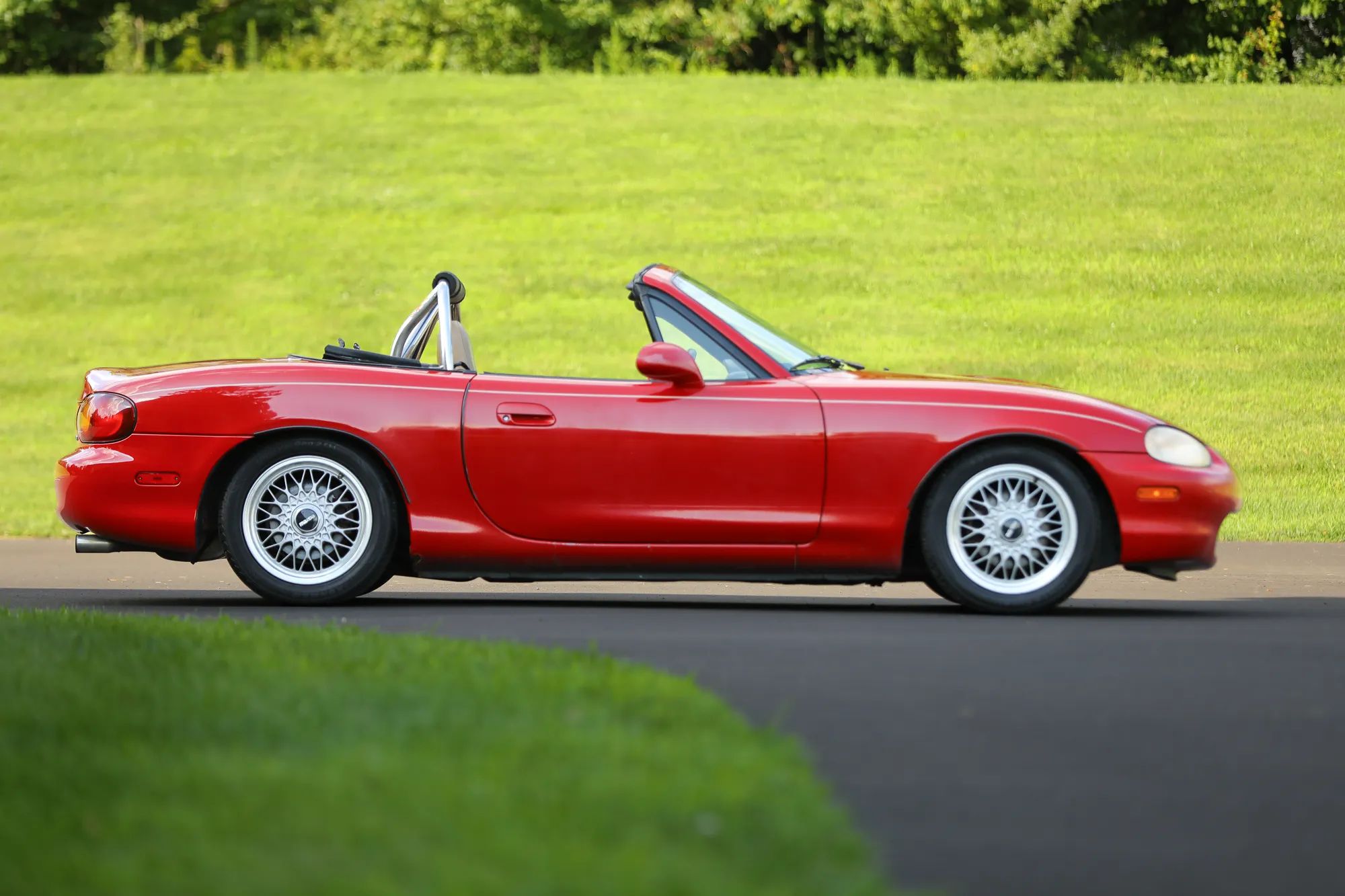 1999 MAZDA MX-5 Miata Convertible 2D — photo 33 of 52