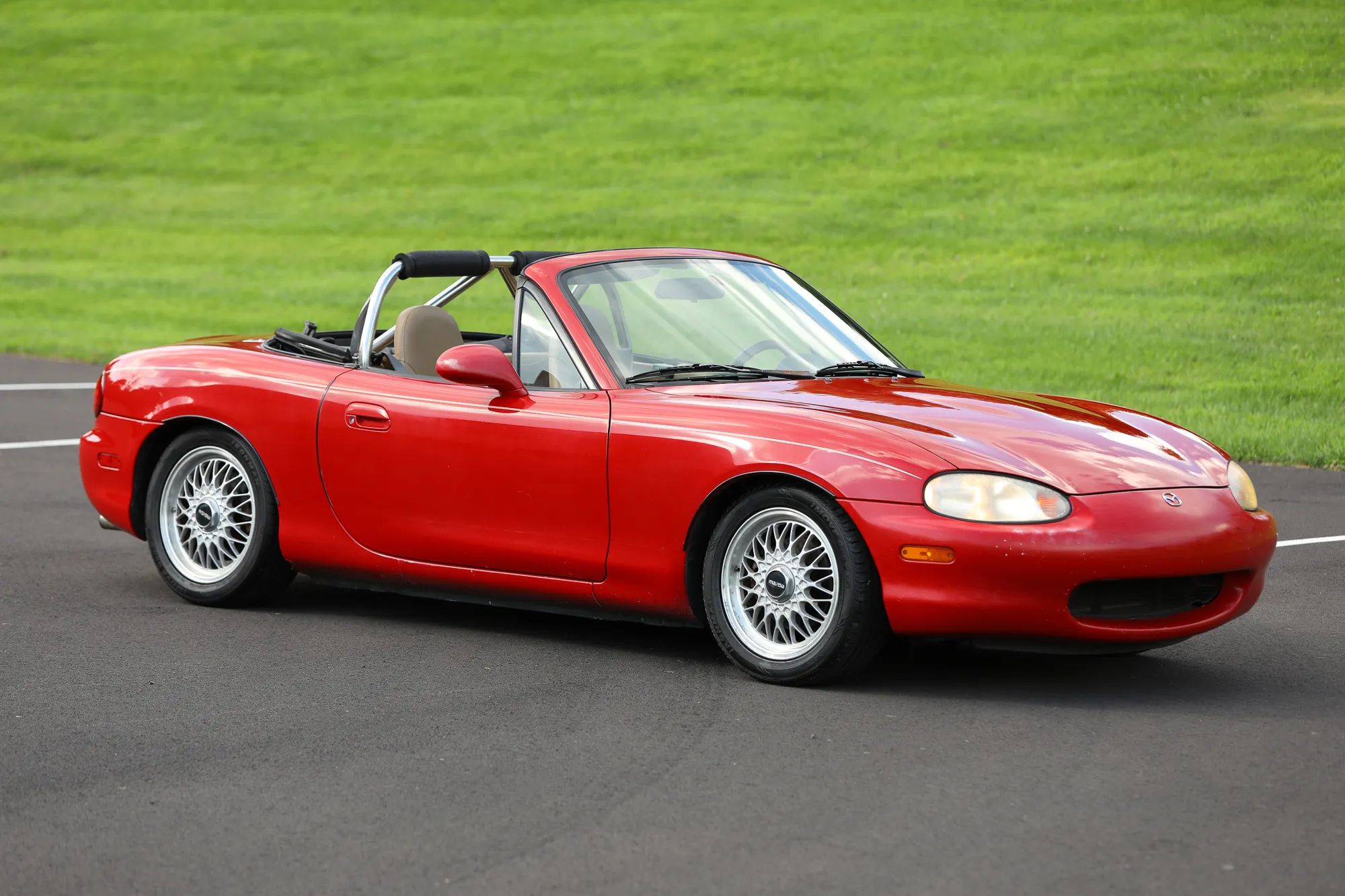 1999 MAZDA MX-5 Miata Convertible 2D — photo 30 of 52