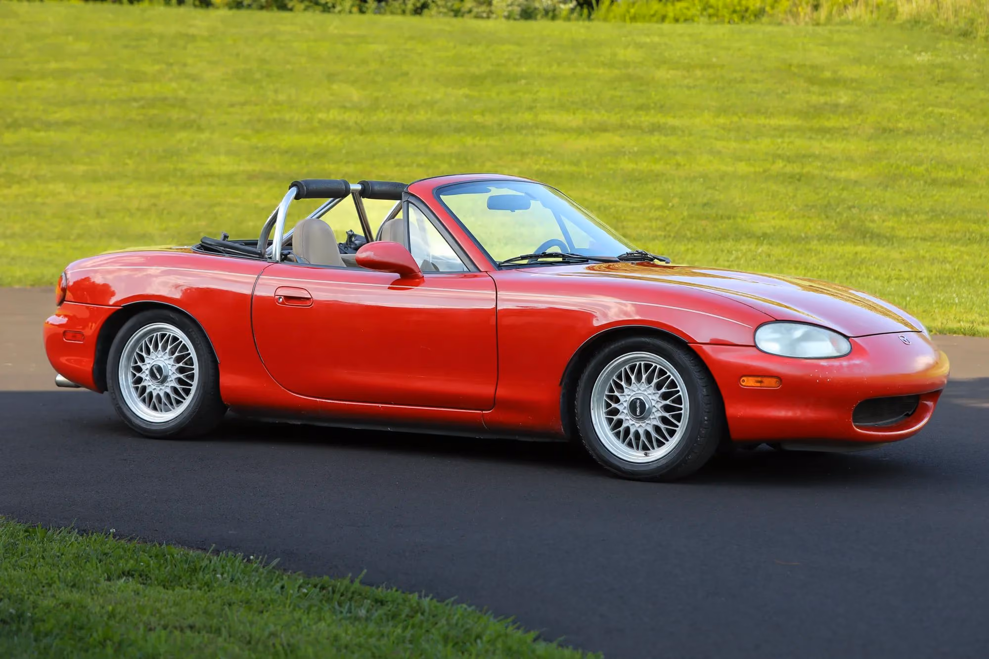 1999 MAZDA MX-5 Miata Convertible 2D — photo 37 of 52