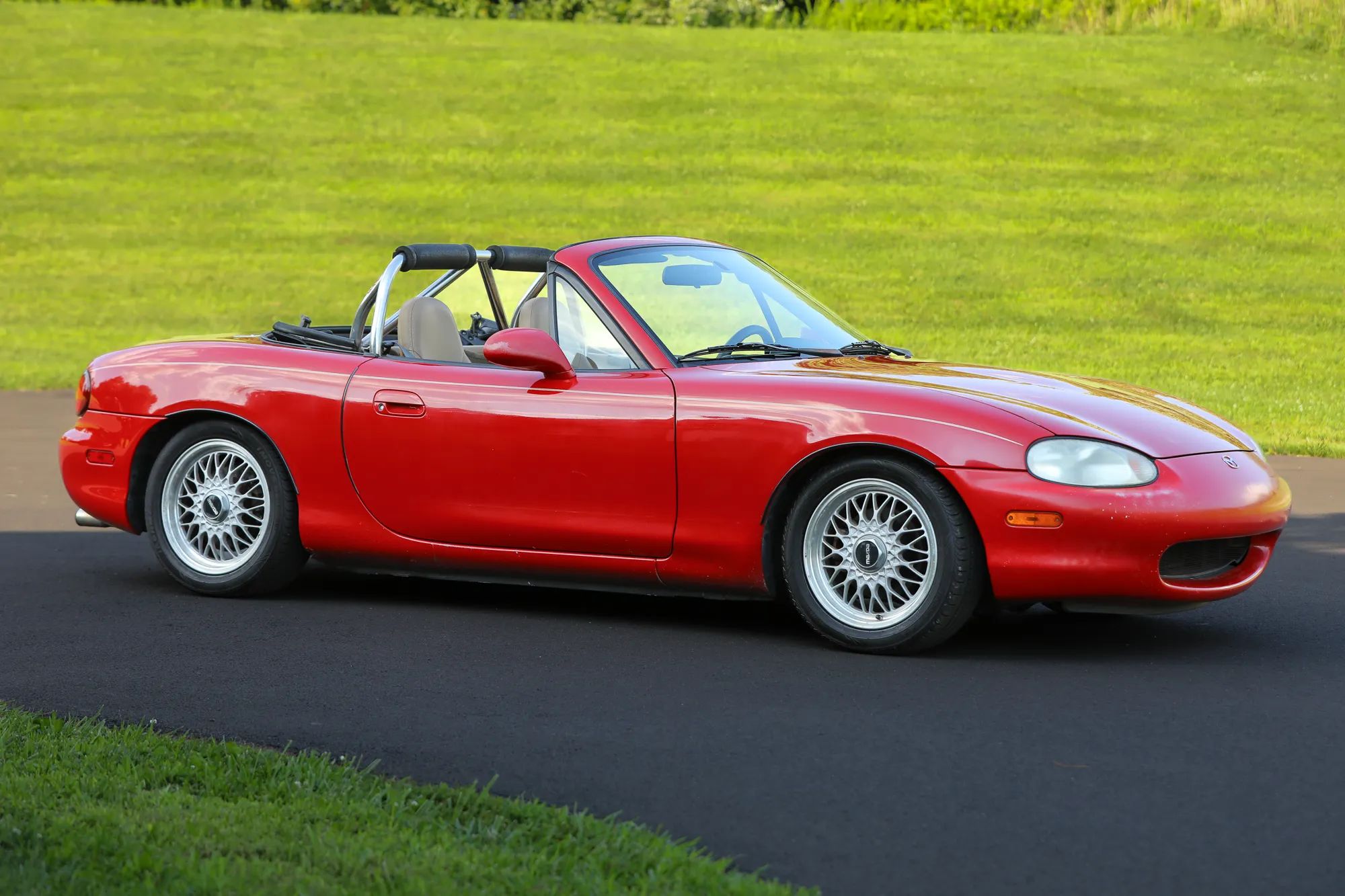 1999 MAZDA MX-5 Miata Convertible 2D — photo 37 of 52