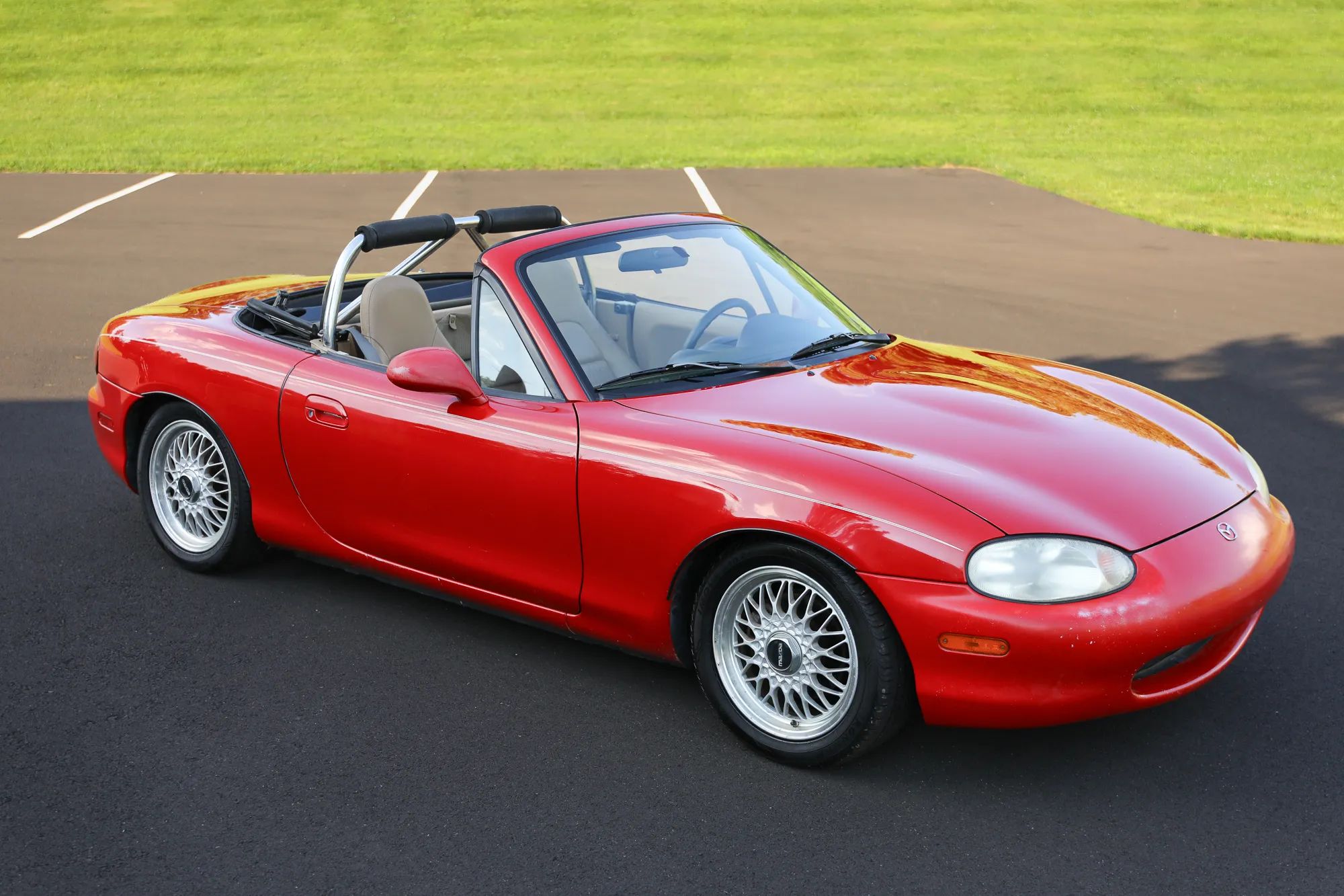 1999 MAZDA MX-5 Miata Convertible 2D — photo 41 of 52