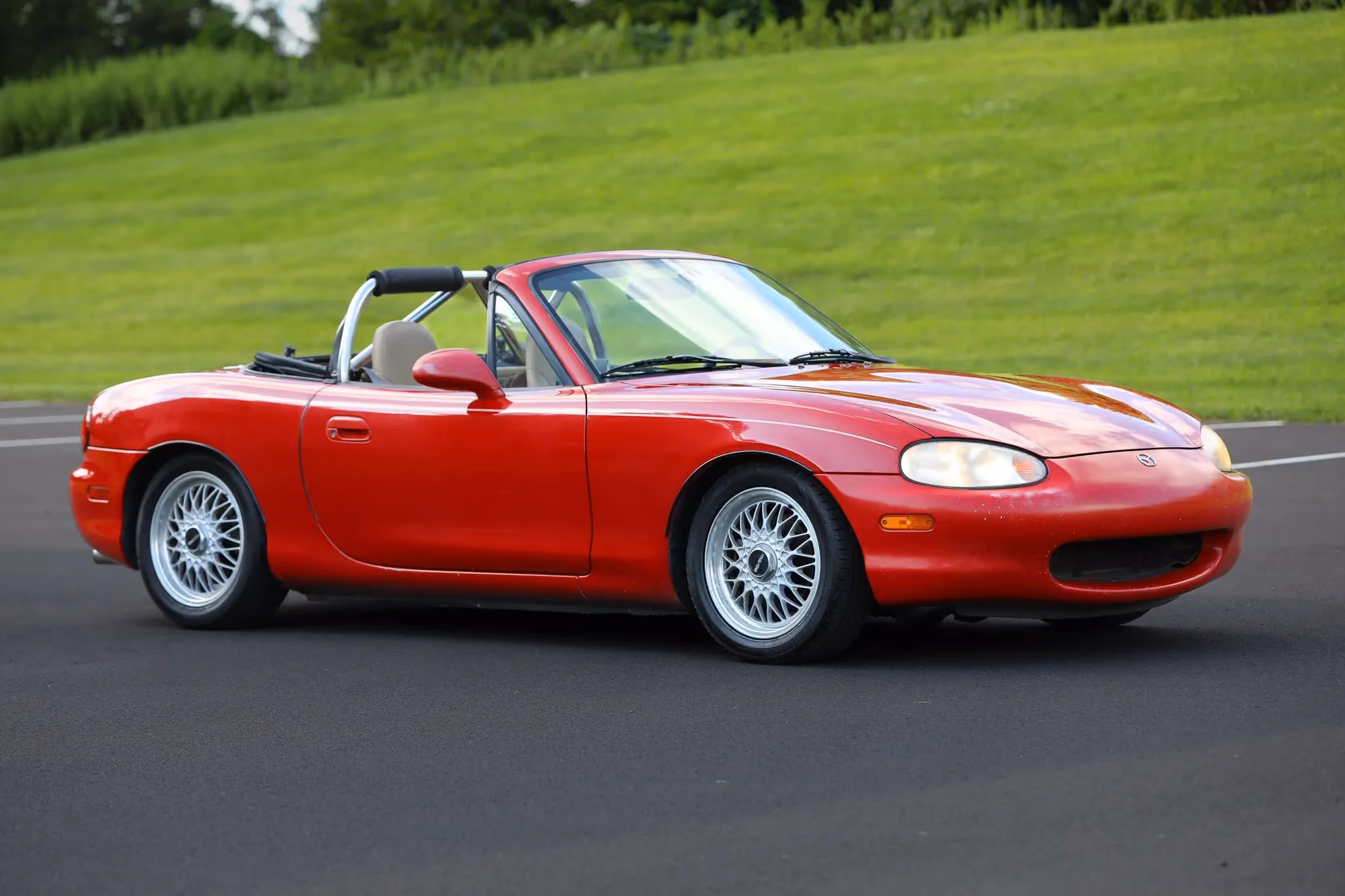 1999 MAZDA MX-5 Miata Convertible 2D — photo 34 of 52