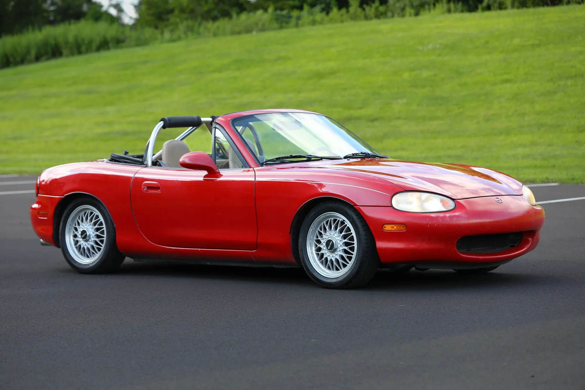 1999 MAZDA MX-5 Miata Convertible 2D — photo 34 of 52