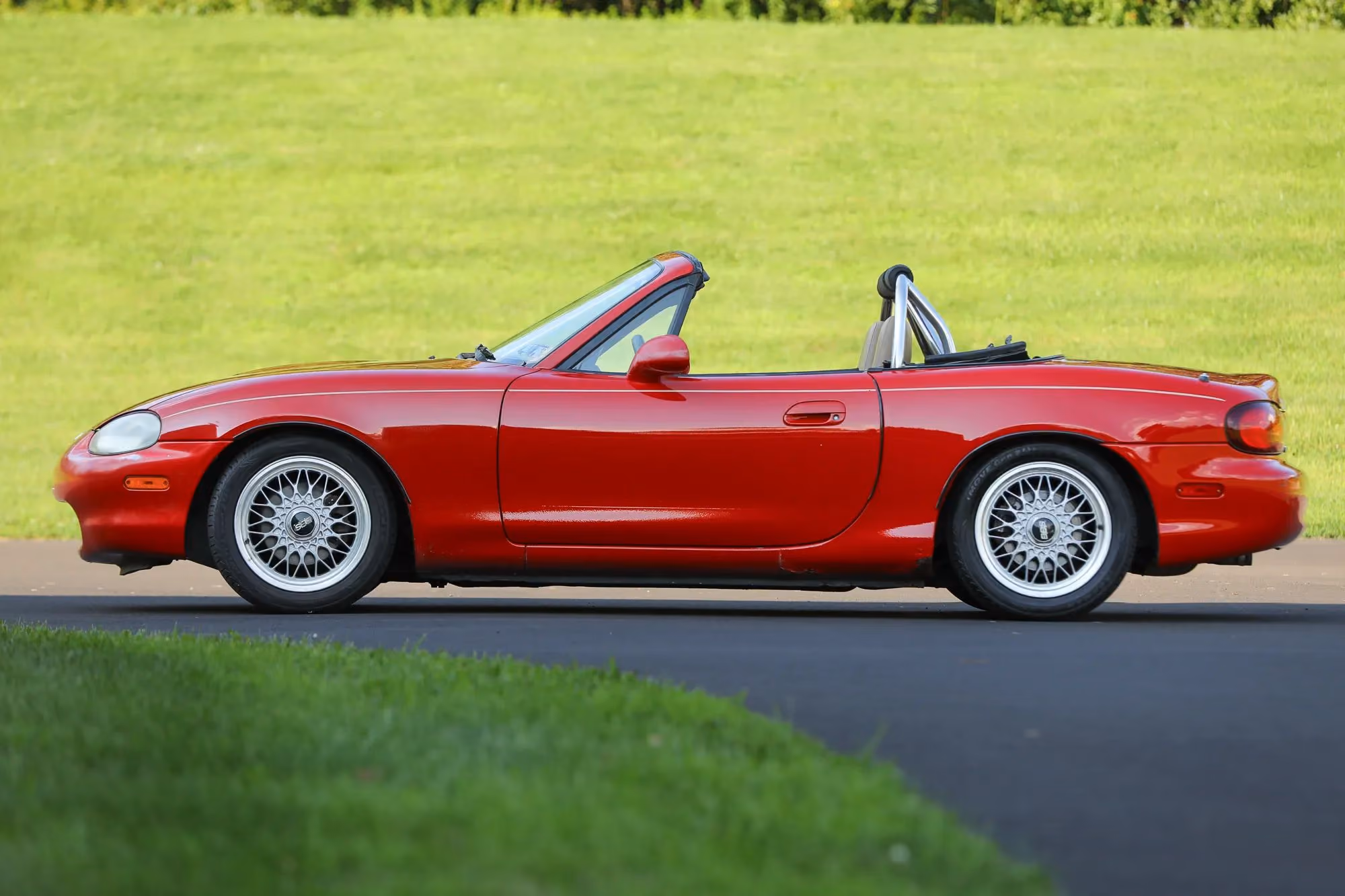 1999 MAZDA MX-5 Miata Convertible 2D — photo 46 of 52