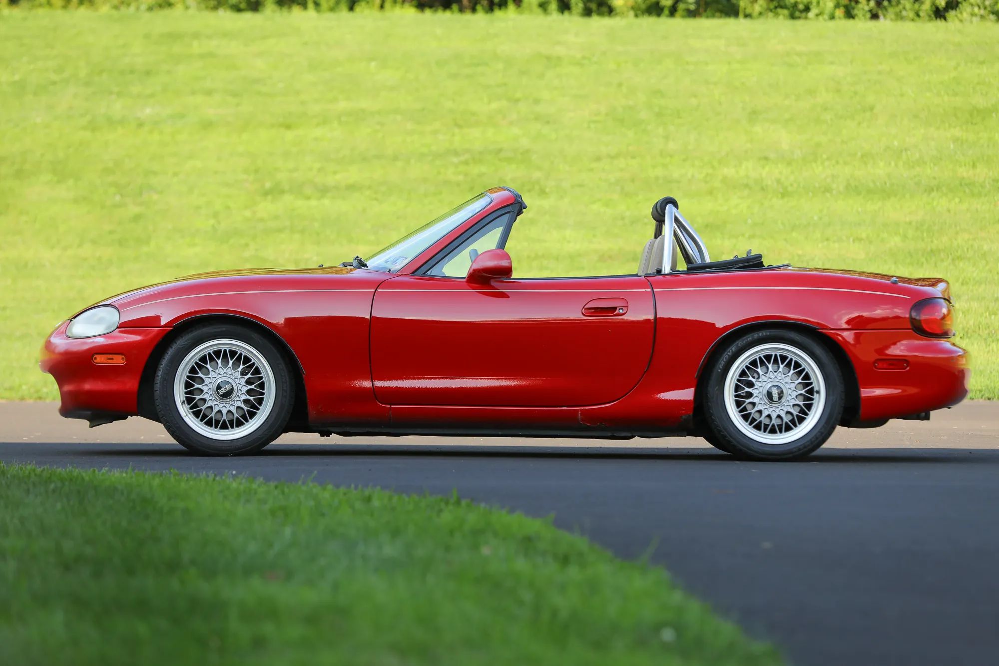 1999 MAZDA MX-5 Miata Convertible 2D — photo 46 of 52