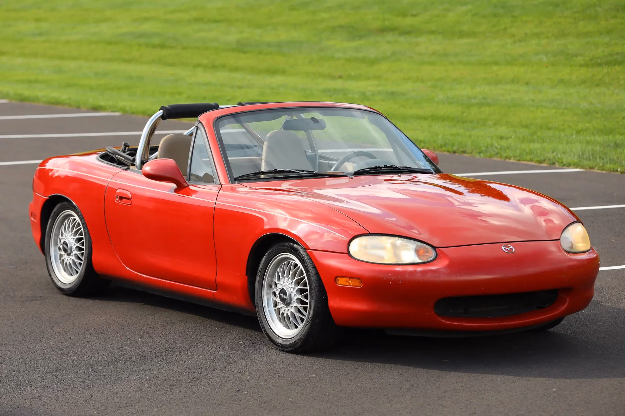 1999 MAZDA MX-5 Miata Convertible 2D — photo 31 of 52