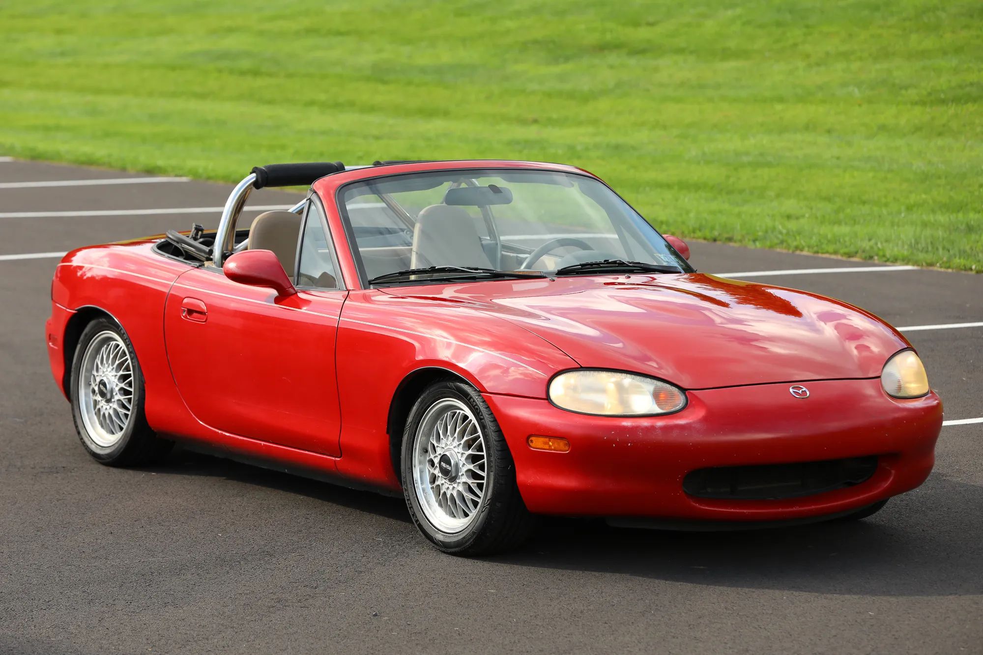 1999 MAZDA MX-5 Miata Convertible 2D — photo 31 of 52