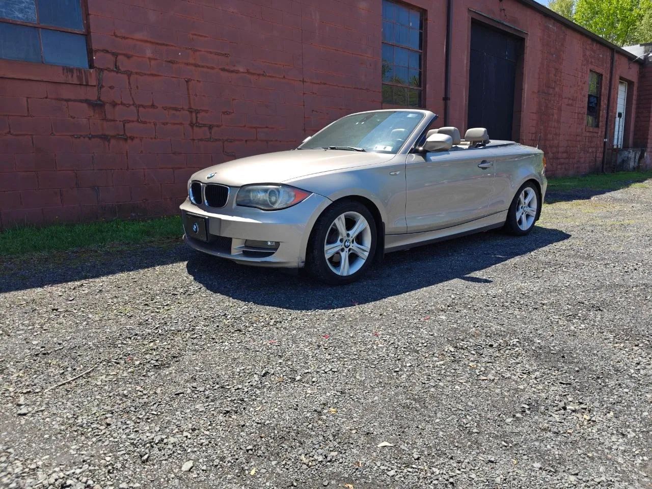 2010 BMW 1 Series 128i Convertible 2D — photo 2 of 48