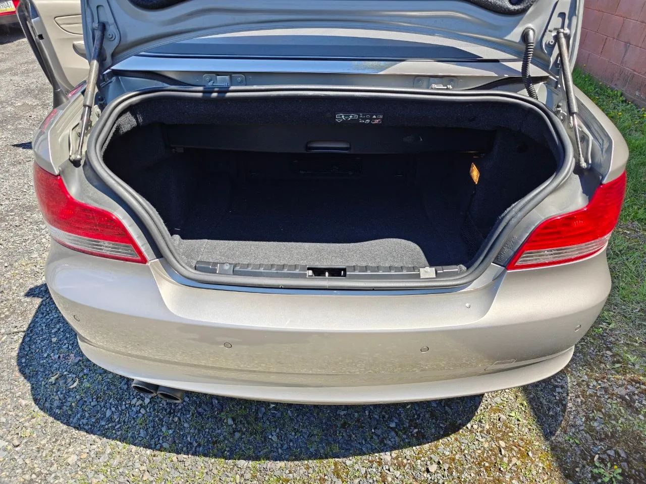 2010 BMW 1 Series 128i Convertible 2D — photo 4 of 48