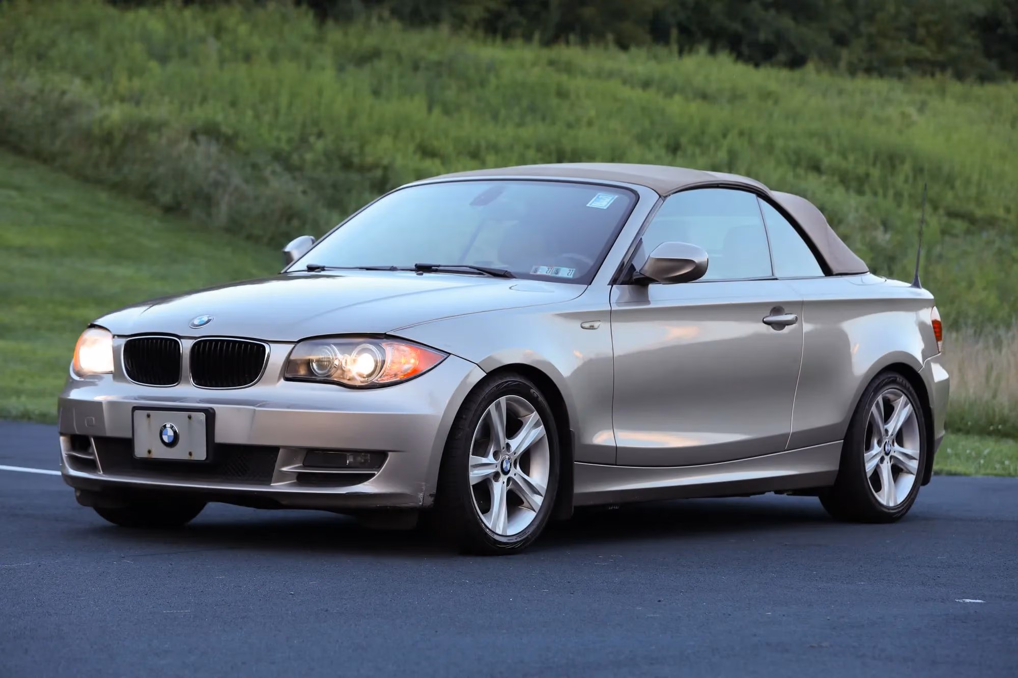 2010 BMW 1 Series 128i Convertible 2D — photo 19 of 48