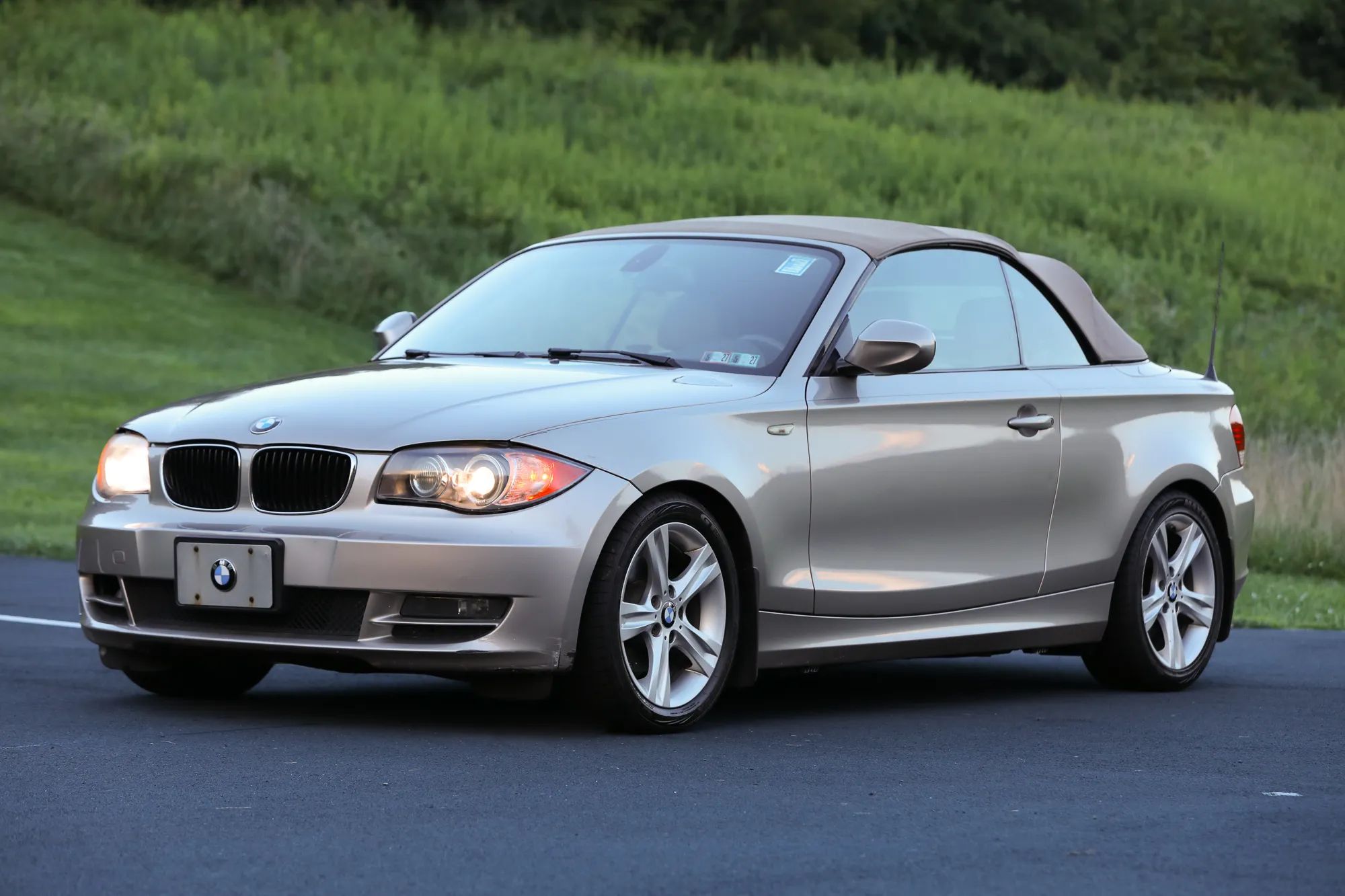 2010 BMW 1 Series 128i Convertible 2D — photo 19 of 48