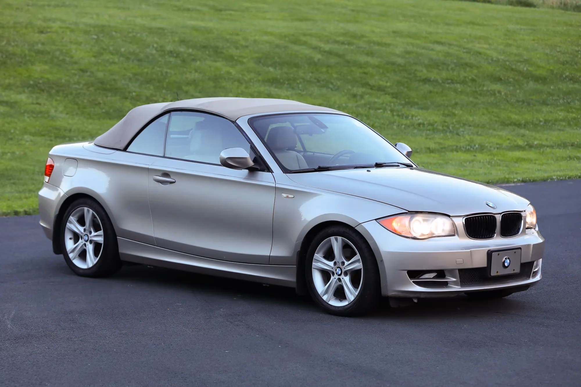 2010 BMW 1 Series 128i Convertible 2D — photo 20 of 48