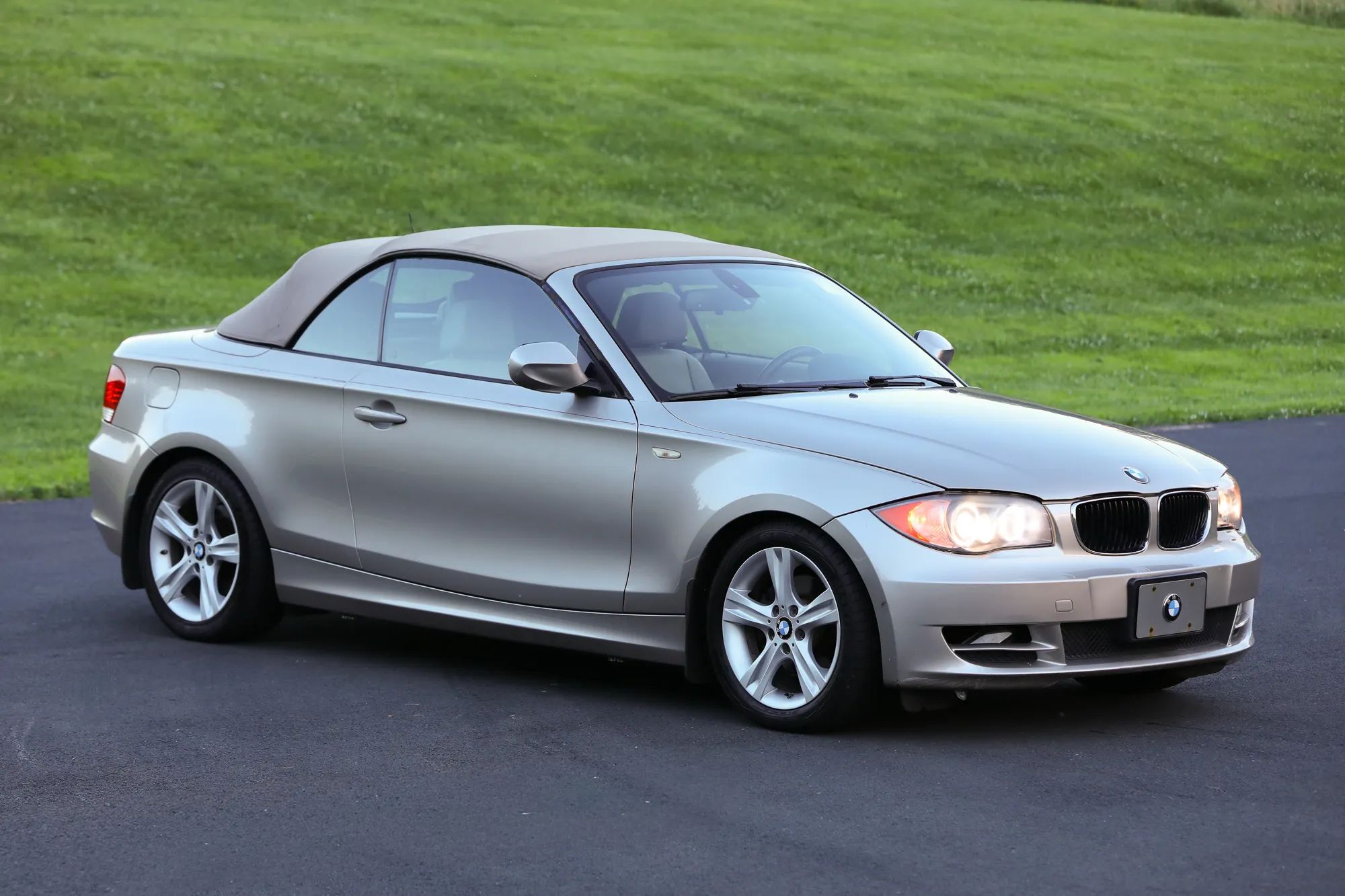 2010 BMW 1 Series 128i Convertible 2D — photo 20 of 48