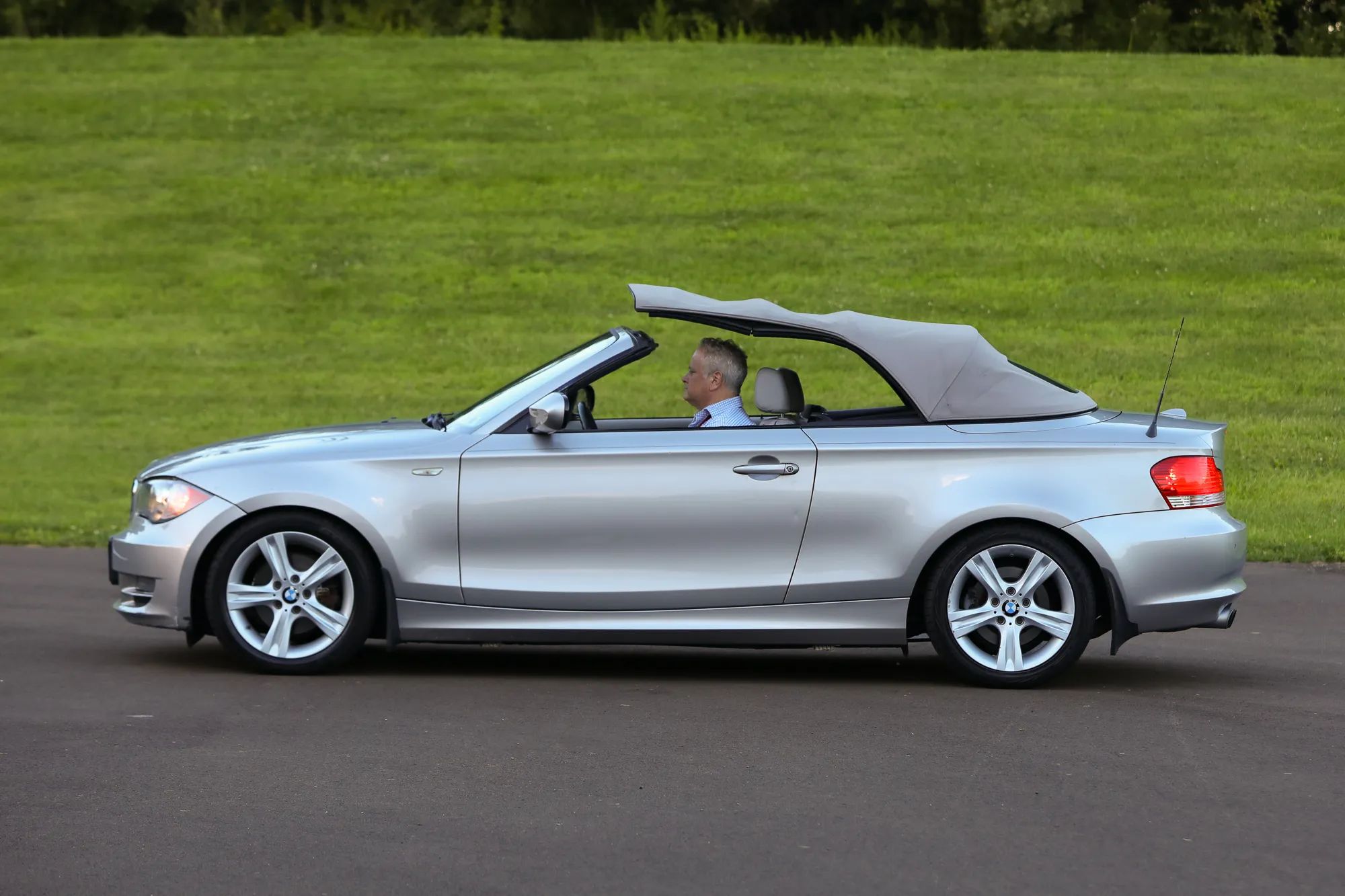 2010 BMW 1 Series 128i Convertible 2D — photo 28 of 48
